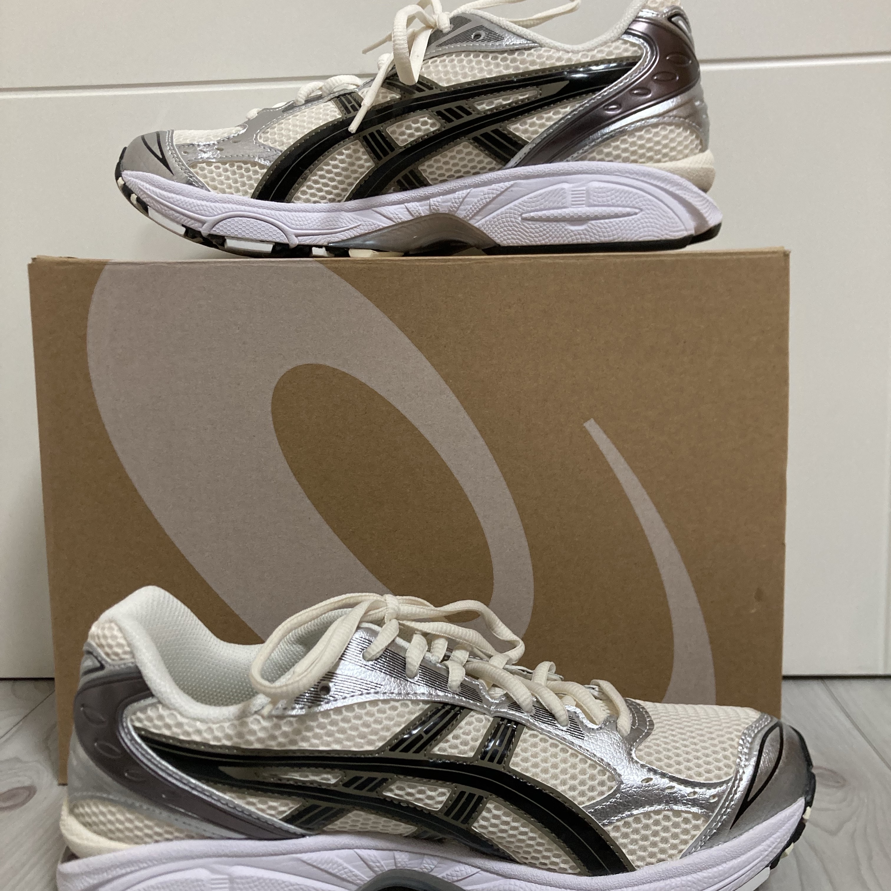Asics Gel-Kayano 14 Cream Black 착용 스타일