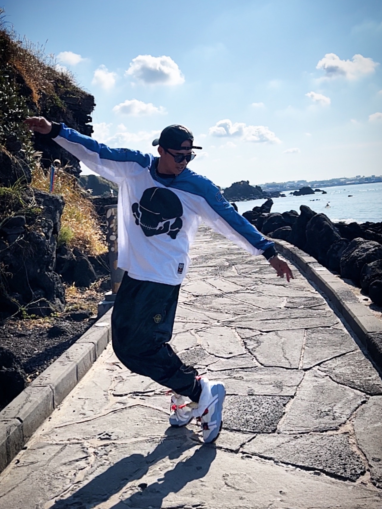 Supreme Leather Camp Cap Black - 21SS, Supreme x Stone Island New Silk Light Pants Black - 19SS 착용 스타일 - 10