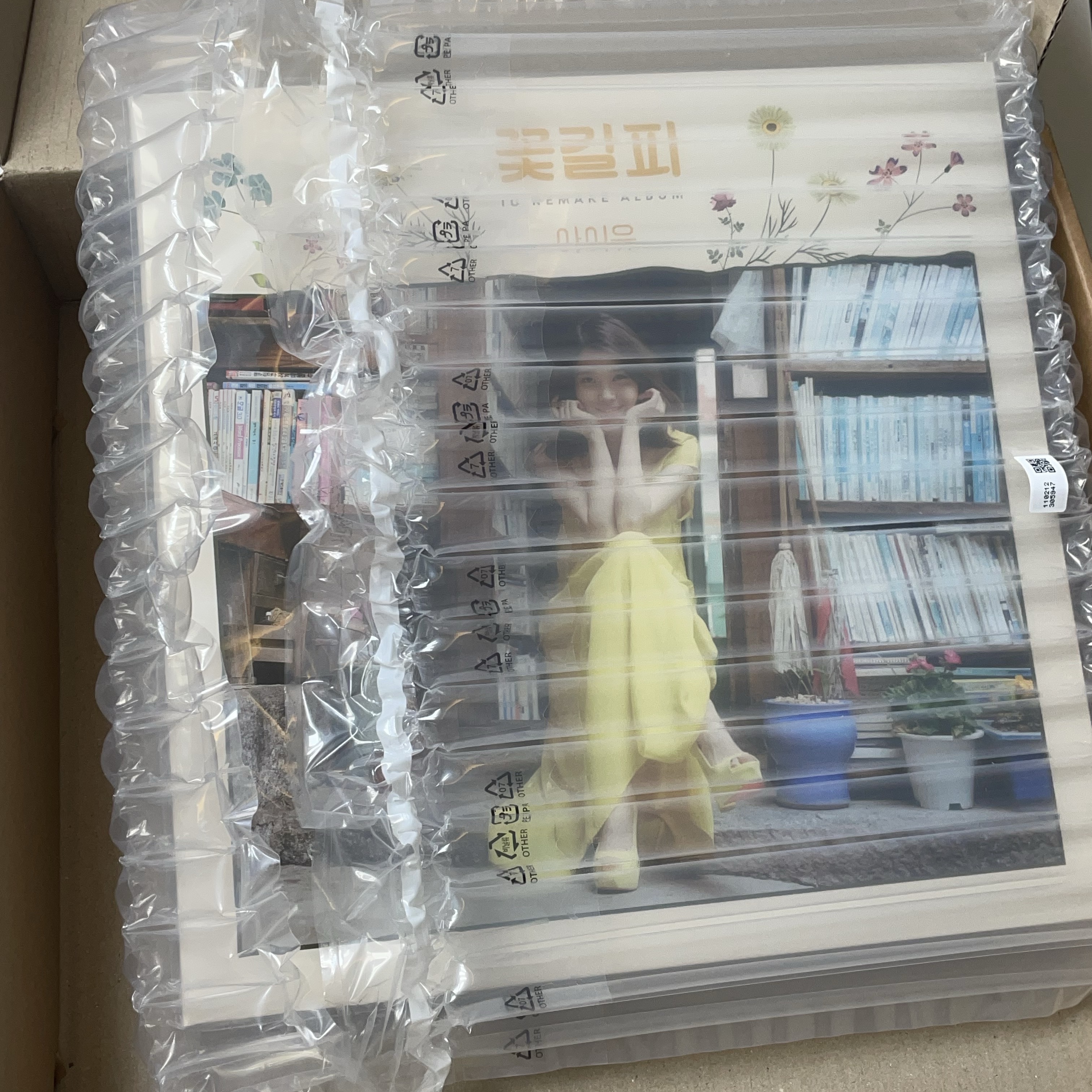 IU Remake Album A Flower Bookmark (Edam Ver.) LP, Sony PS-LX310BT Black (Sony Korea Ver.) 착용 스타일 - 2