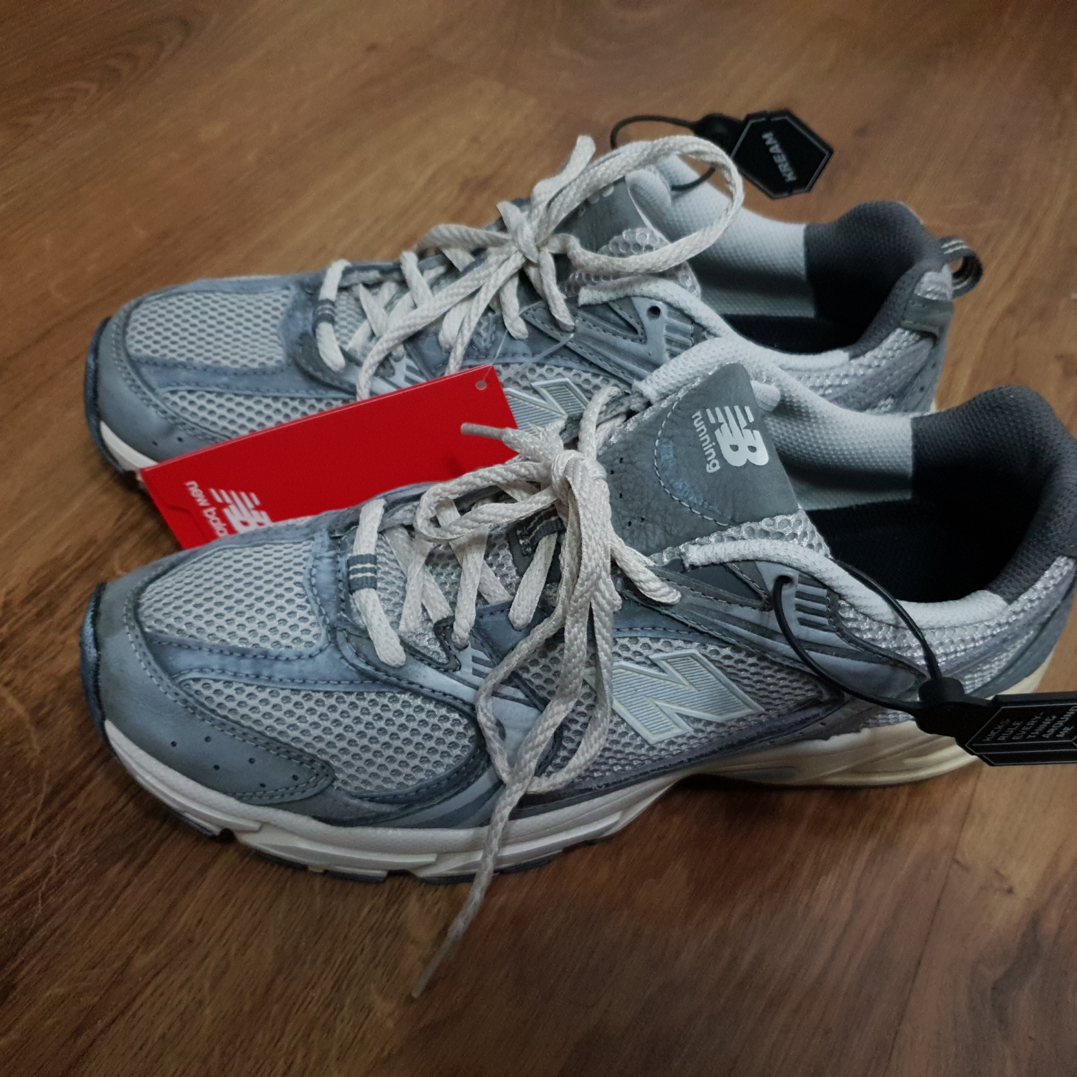 New Balance 530 Premium Vintage Grey Matter 착용 스타일