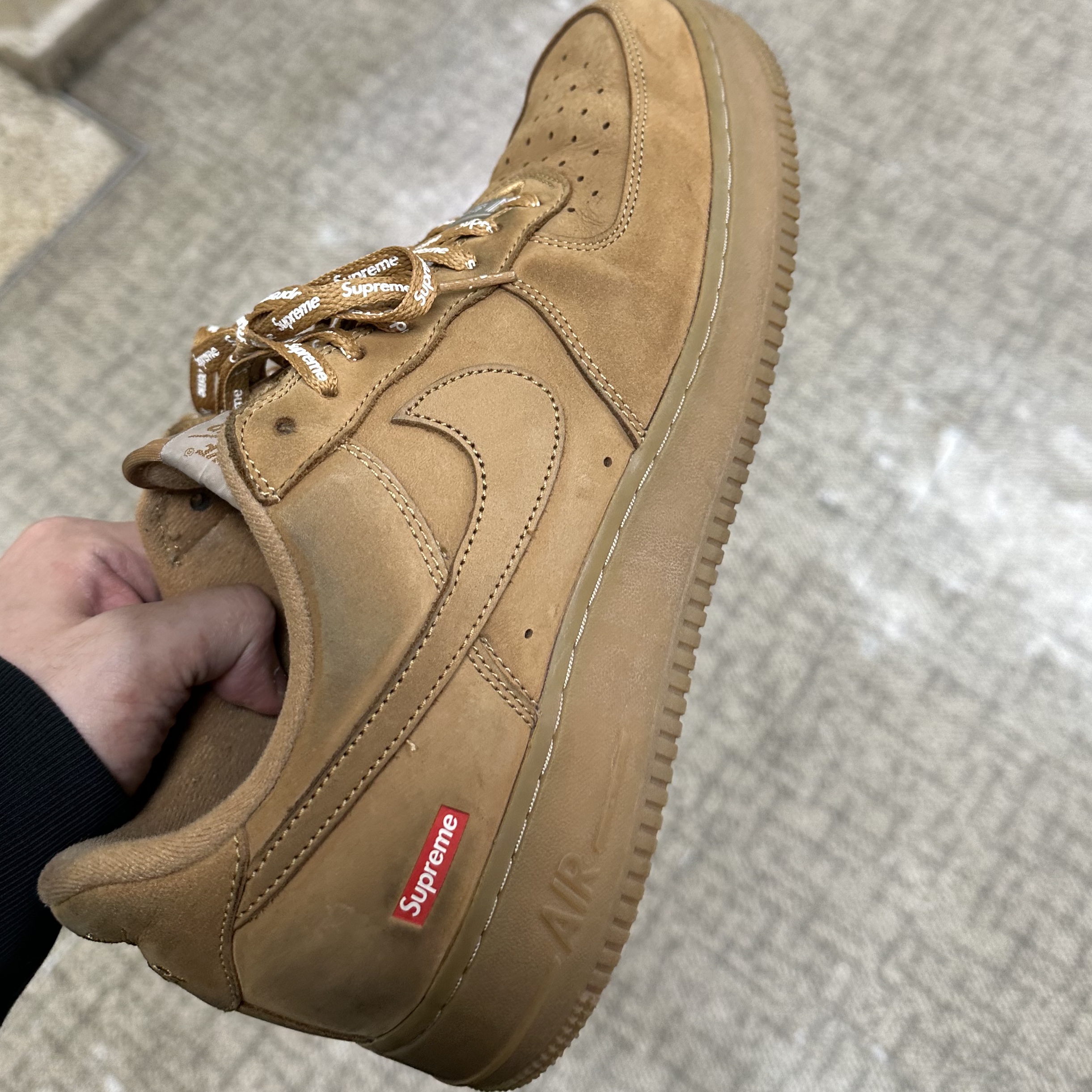 Nike x Supreme Air Force 1 Low Flax 착용 스타일