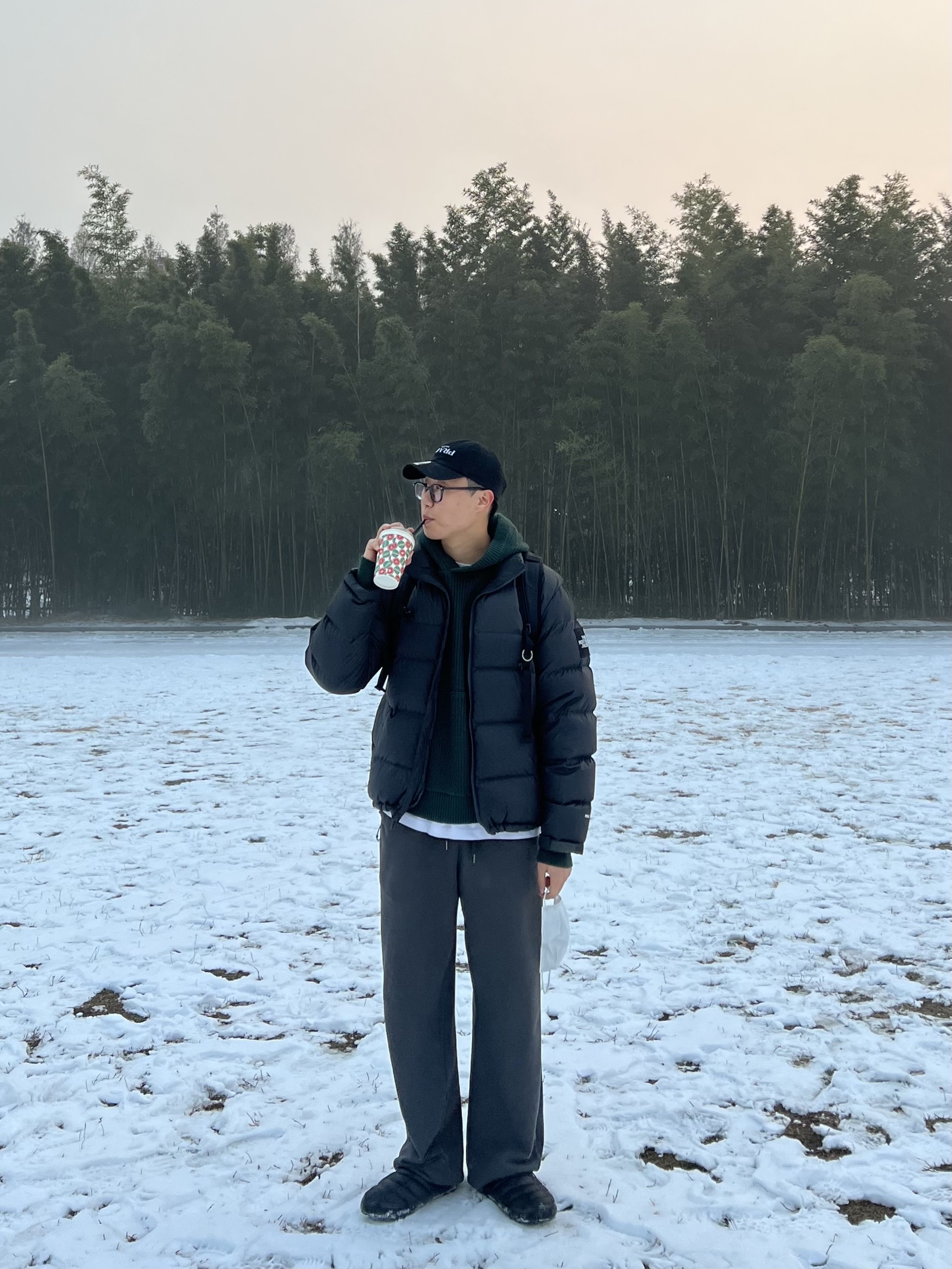 The North Face 1992 Nuptse Jacket Charcoal, The North Face 1992 Nuptse Jacket Black 착용 스타일 - 2