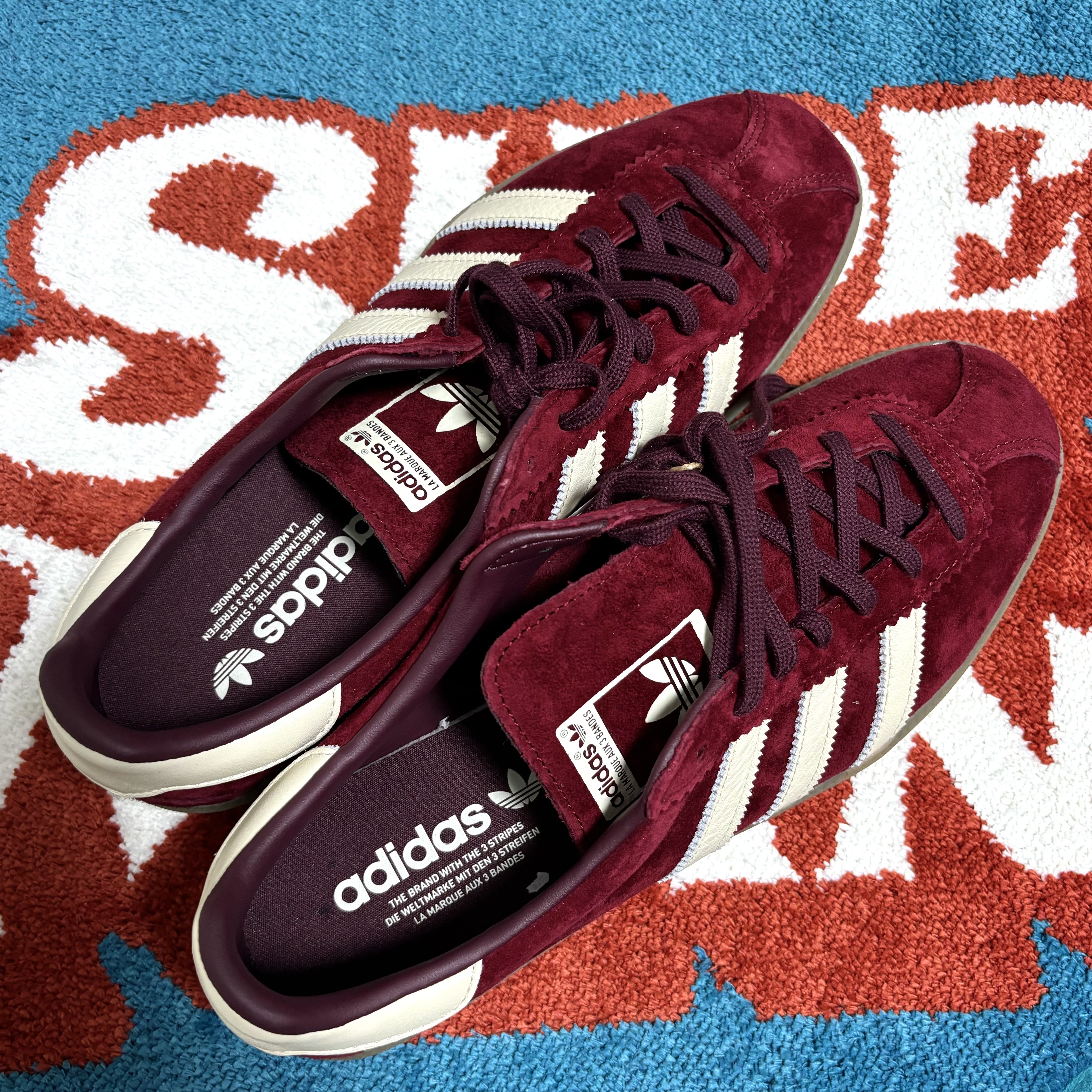 Adidas Bermuda College Burgundy 착용 스타일