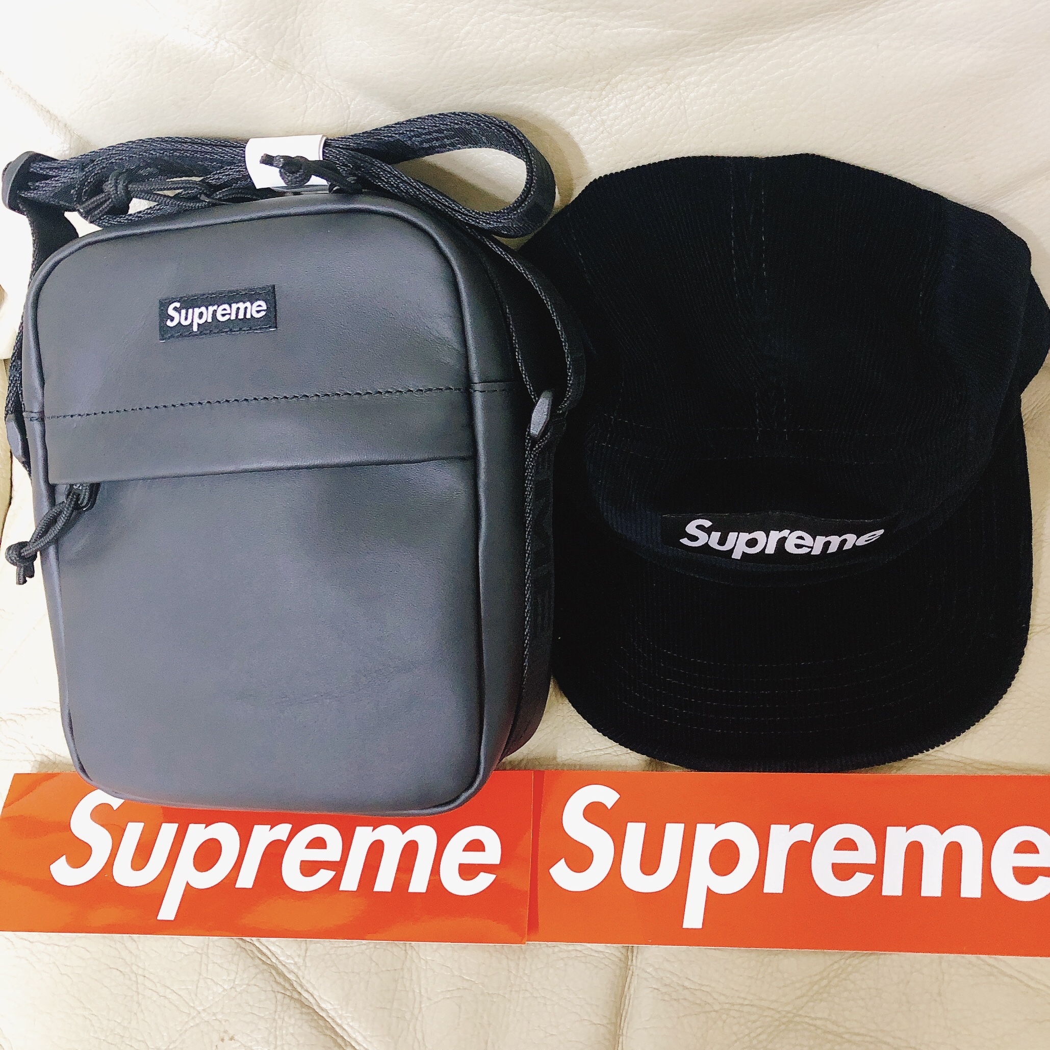 Supreme Corduroy Camp Cap Black - 23FW, Supreme Leather Shoulder Bag Black - 23FW 착용 스타일