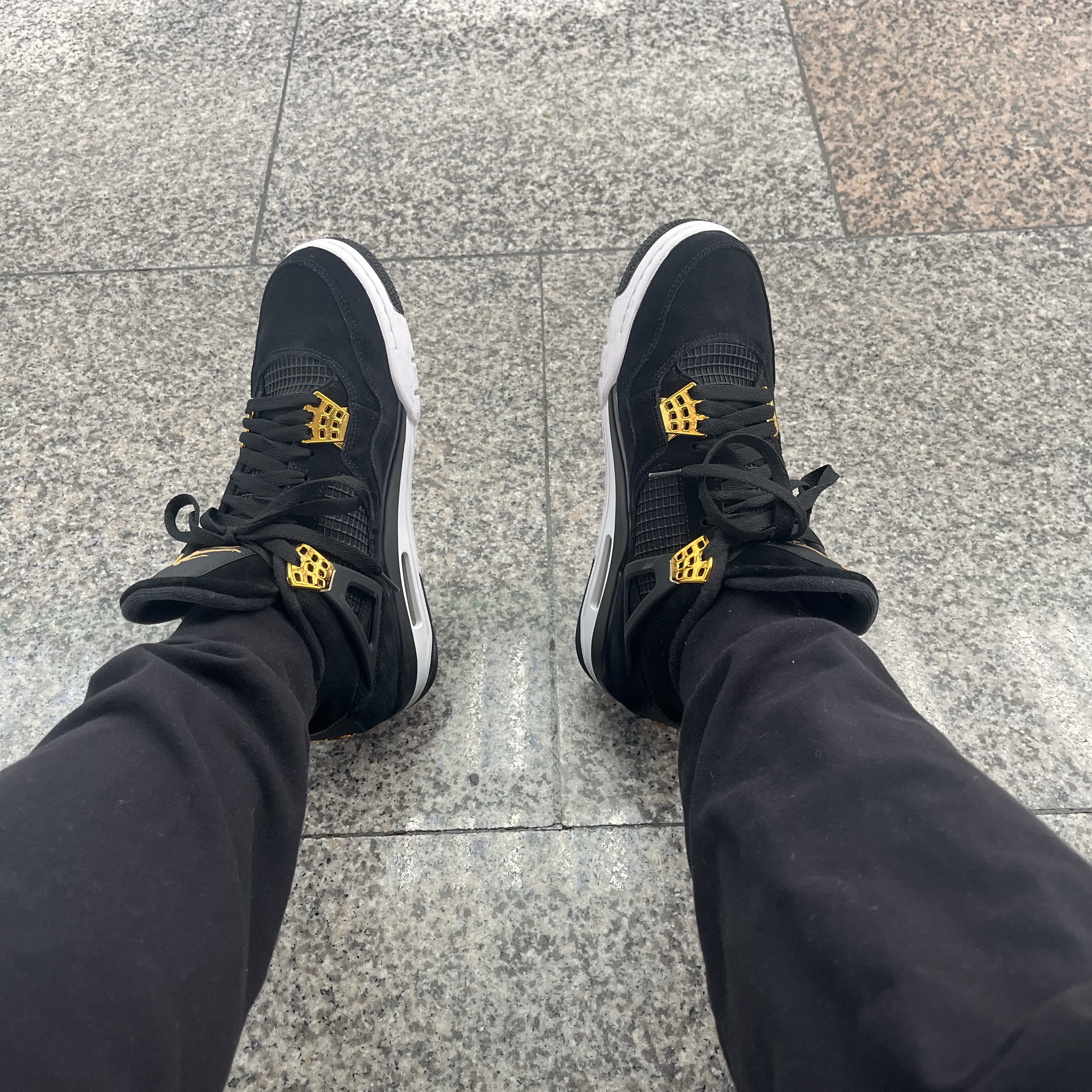 Jordan 4 Retro Royalty 착용 스타일
