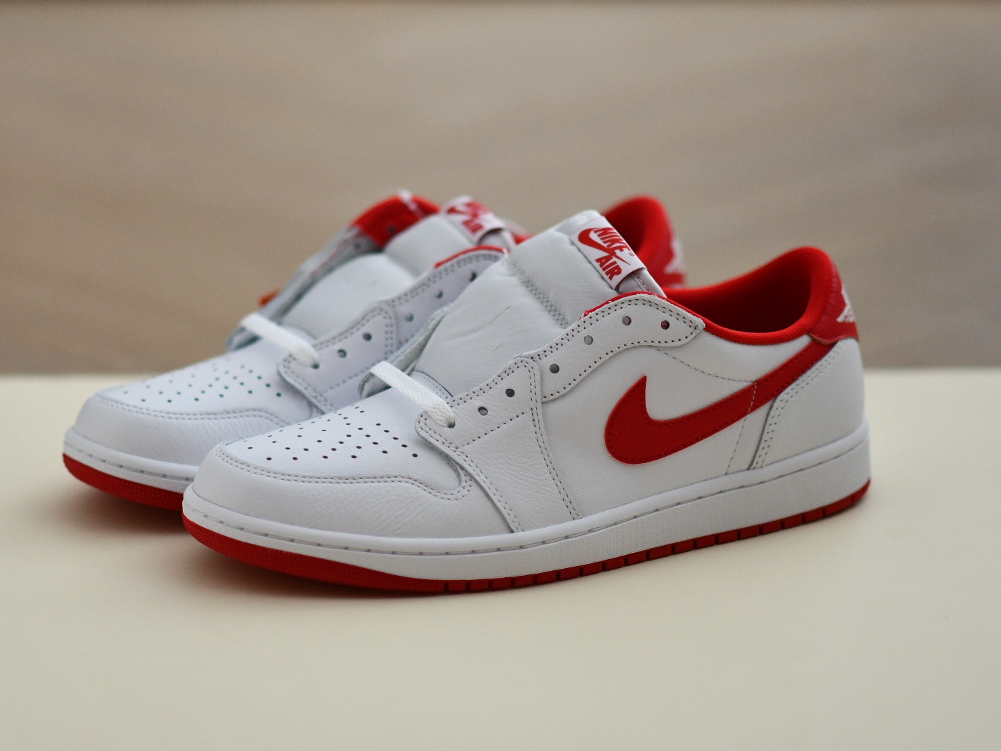 Jordan 1 Retro Low OG University Red 착용 스타일 - 1