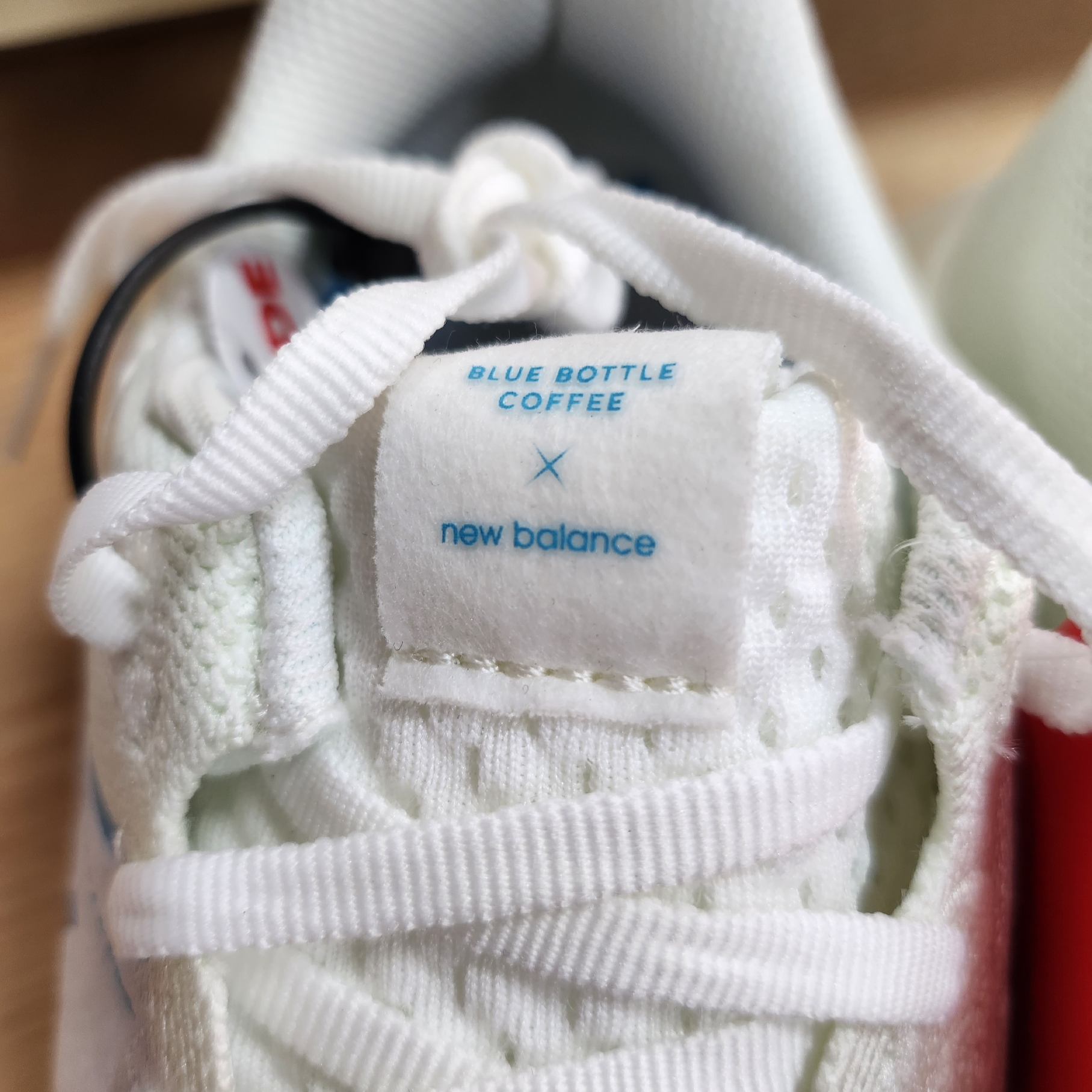 New Balance x Blue Bottle Coffee Fresh Foam X 1080v12 Undyed With Blue - 2E Wide 착용 스타일 - 8