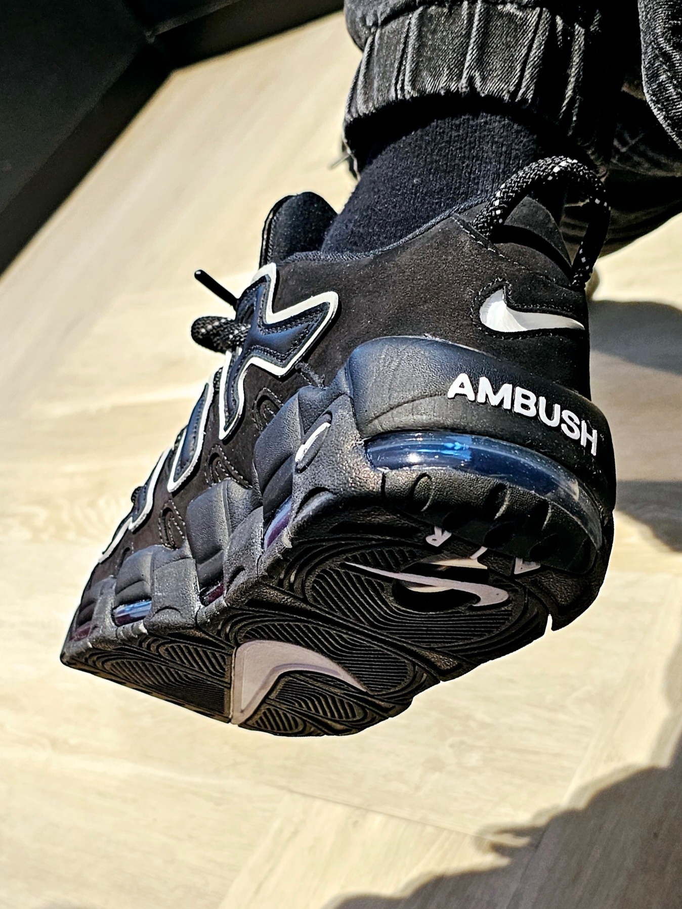 Nike x Ambush Air More Uptempo Low Black and White 착용 스타일 - 7