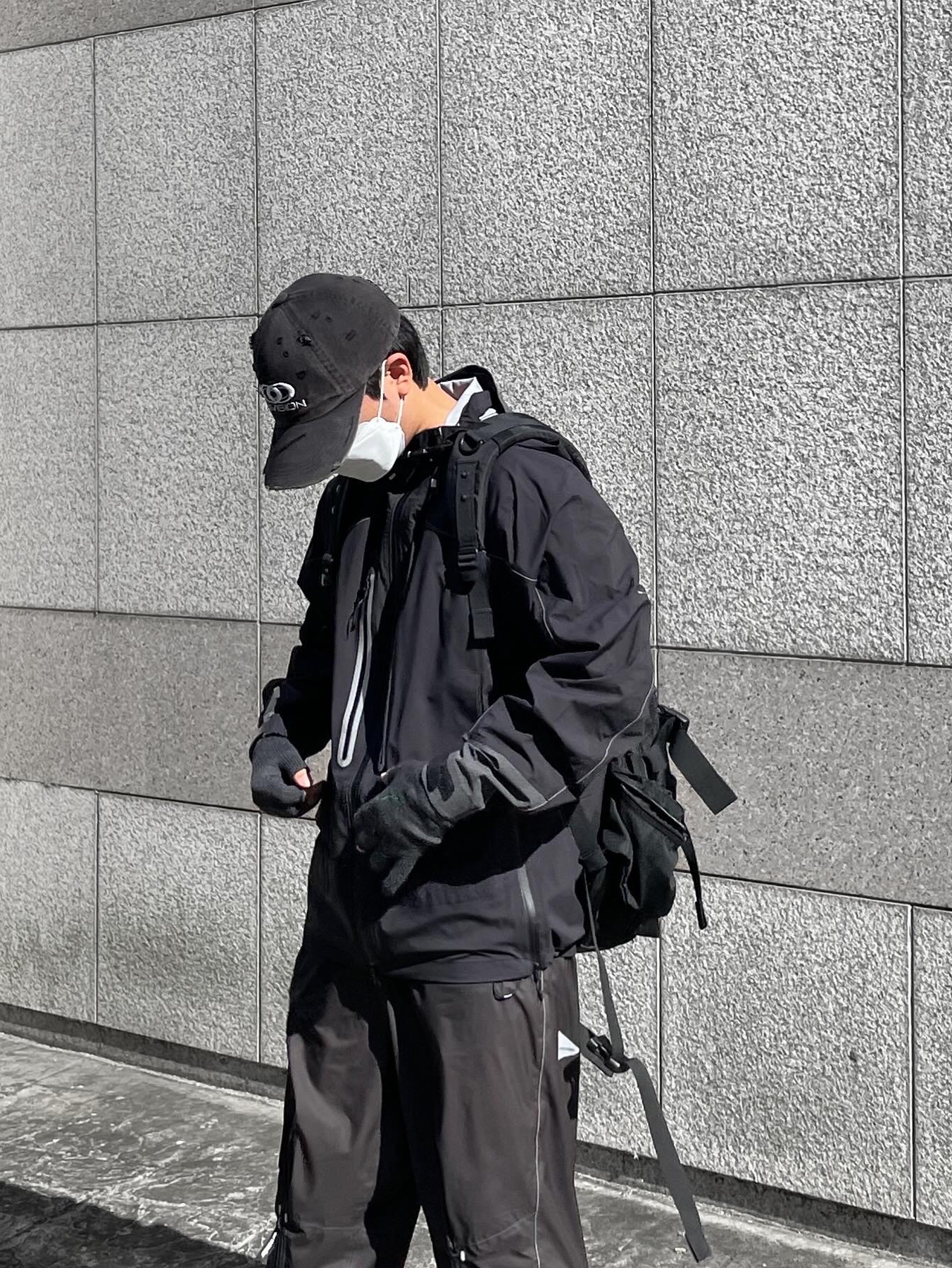 Salomon XT-6 Gore-Tex Black Ebony, Civision by CSC Vison Destroyed Cap Washed Black 착용 스타일 - 3