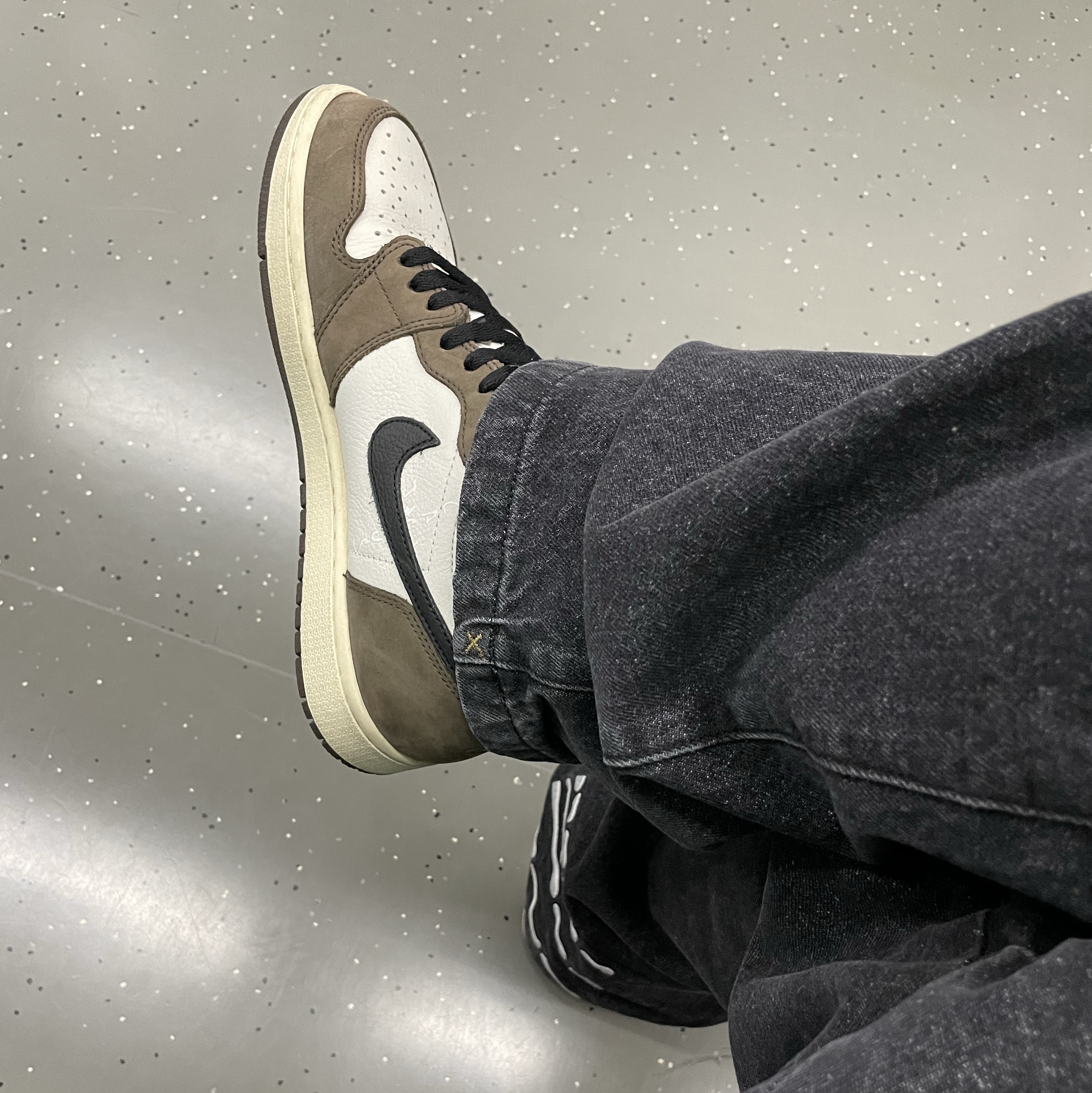 Jordan 1 x Travis Scott Retro High OG SP Mocha 착용 스타일