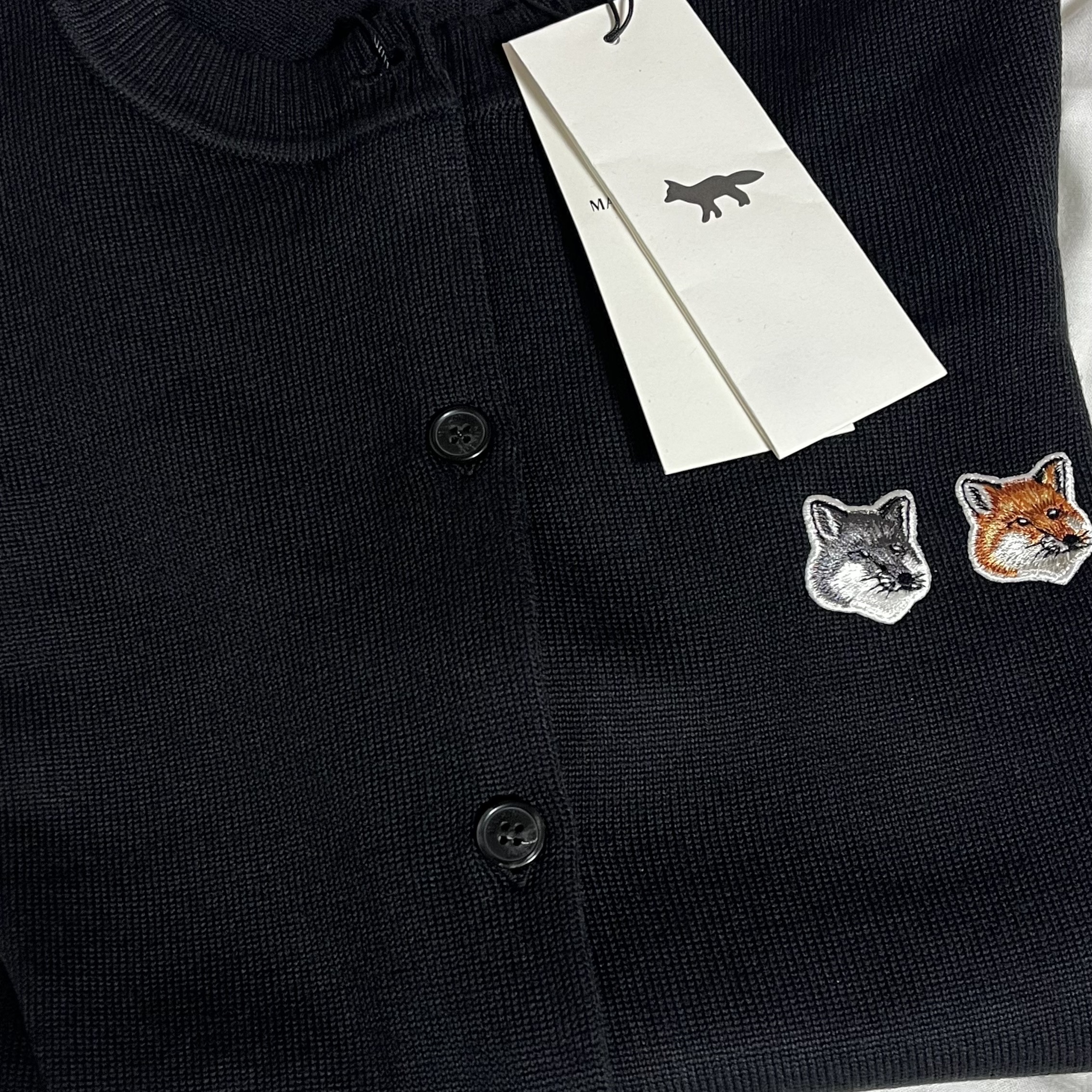 (W) Maison Kitsune Double Fox Head Patch R-Neck Cardigan Black 착용 스타일