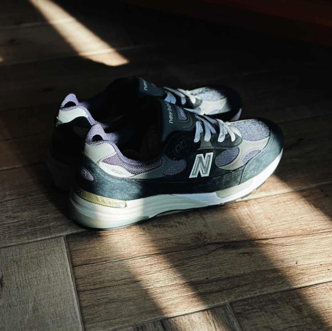 New Balance 992 Made in USA Black Grey 착용 스타일