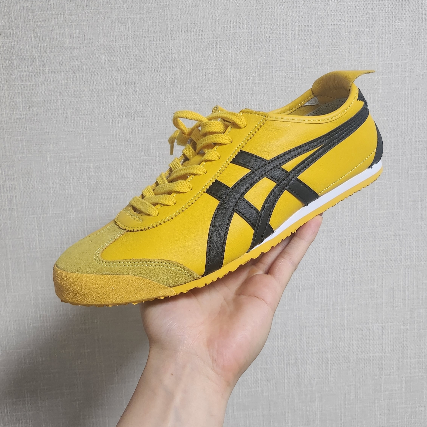 Onitsuka Tiger Mexico 66 Yellow Black 착용 스타일
