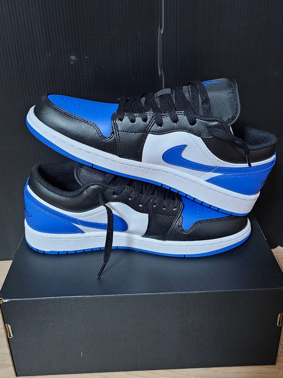 Jordan 1 Low Alternate Royal Toe 착용 스타일 - 3