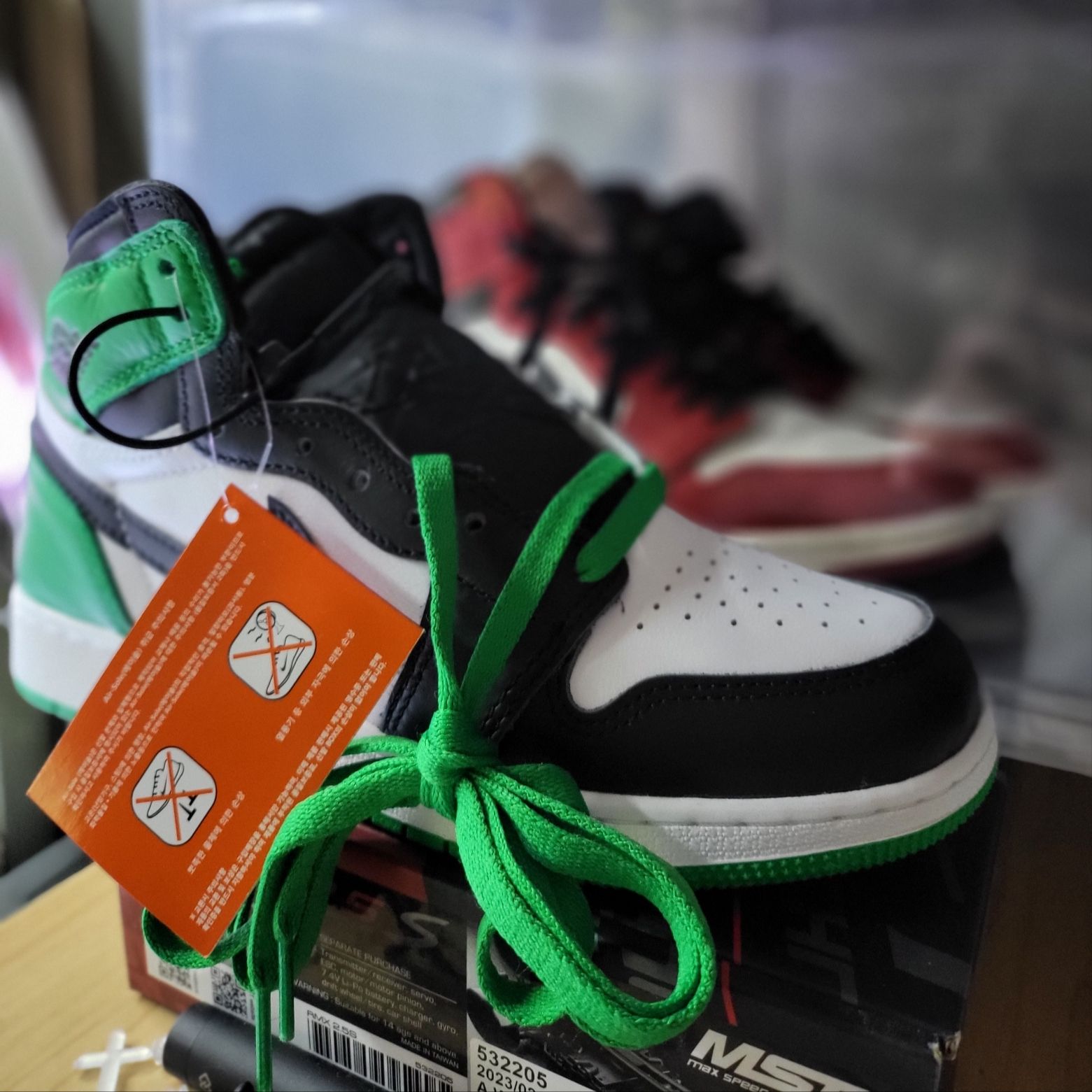 (GS) Jordan 1 Retro High OG Black and Lucky Green, (GS) Jordan 1 Retro High OG Chicago 2022 착용 스타일