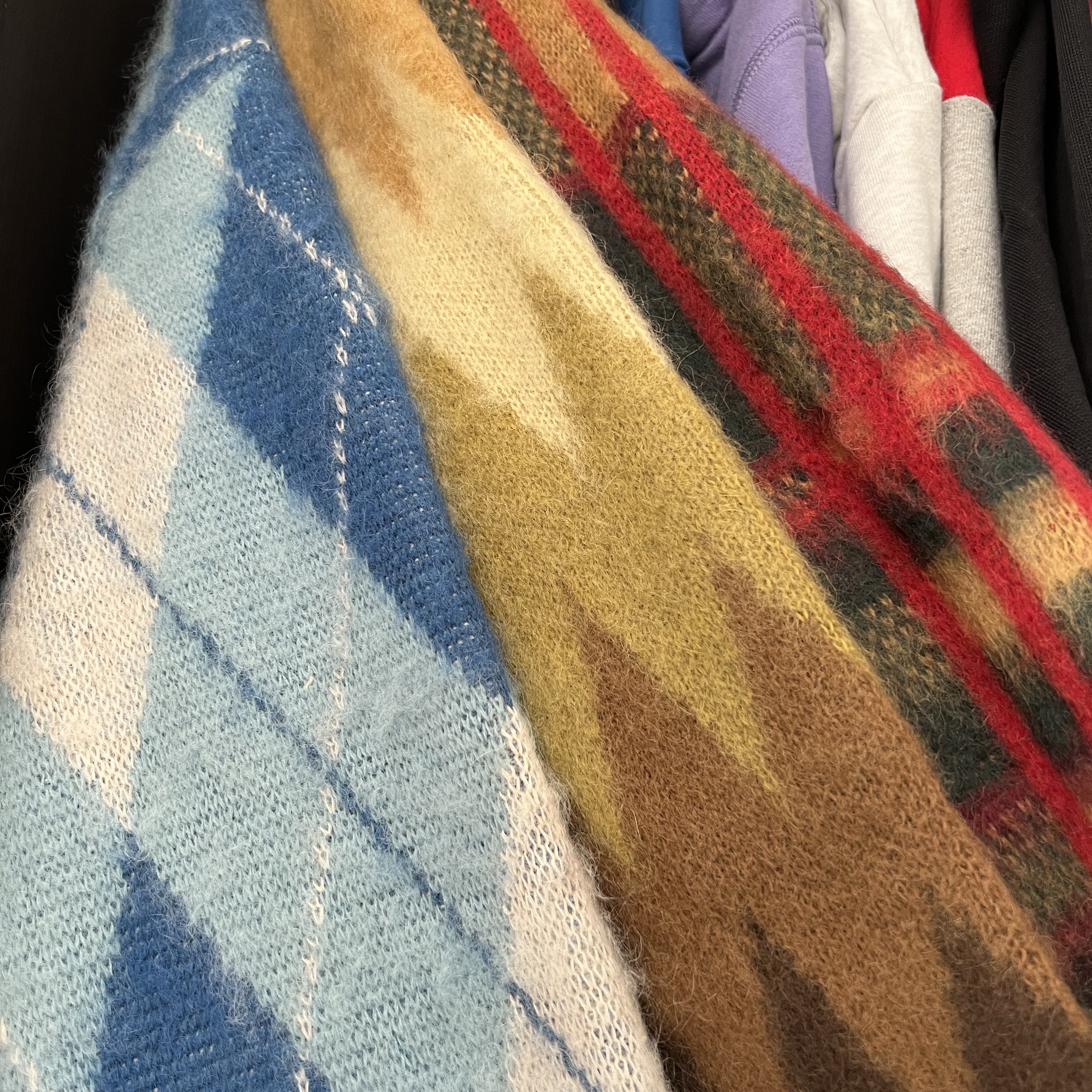 Needles Mohair Cardigan Zigzag Taupe, Needles Mohair Cardigan Argyle Blue 착용 스타일