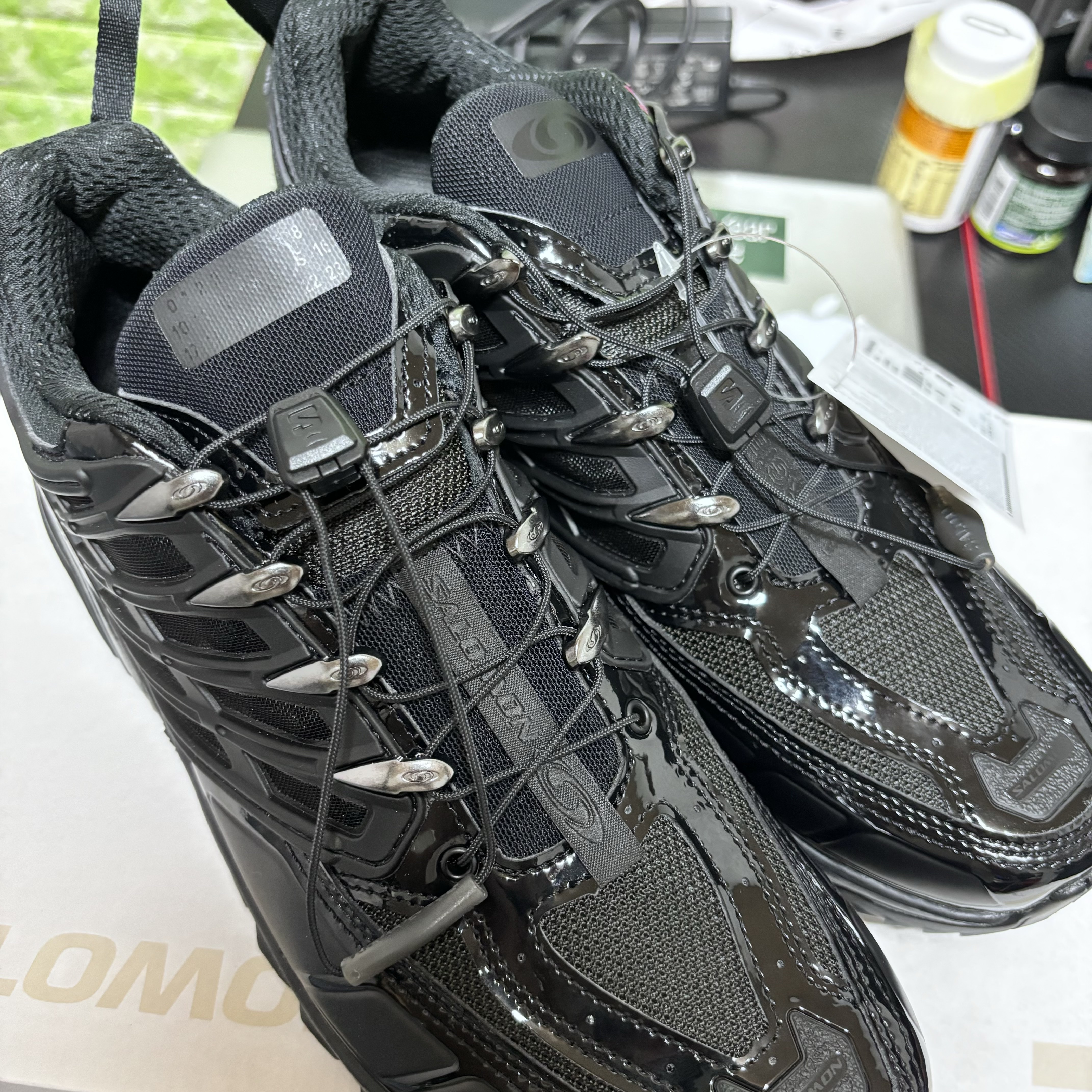 Salomon x MM6 Maison Margiela ACS Pro ADV Black Quiet Shade 착용 스타일 - 3
