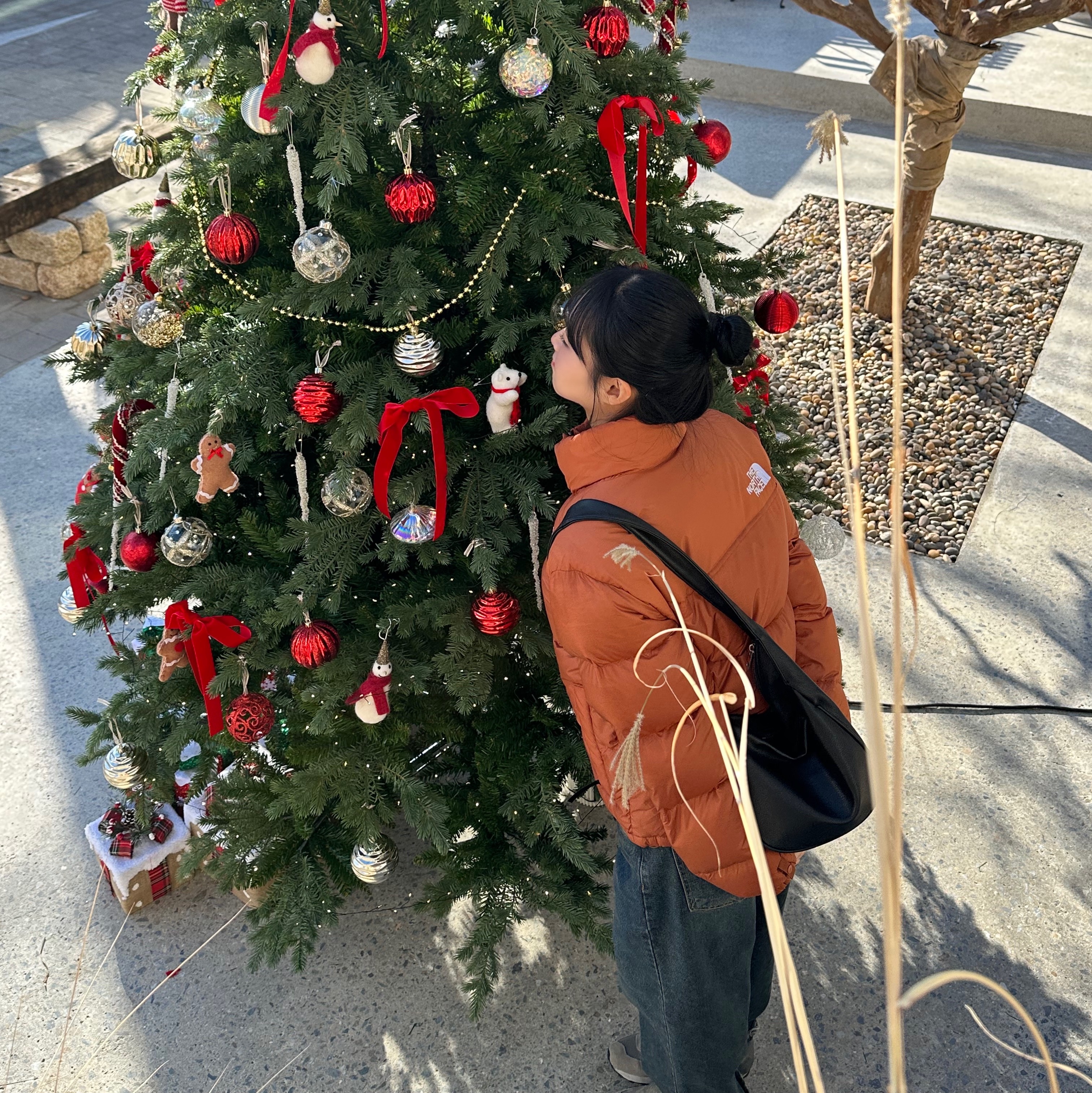 (W) The North Face 1996 Eco Nuptse Jacket Mandarin Orange, New Balance 574 Worn By Anyone Grey - D Standard 착용 스타일 - 2