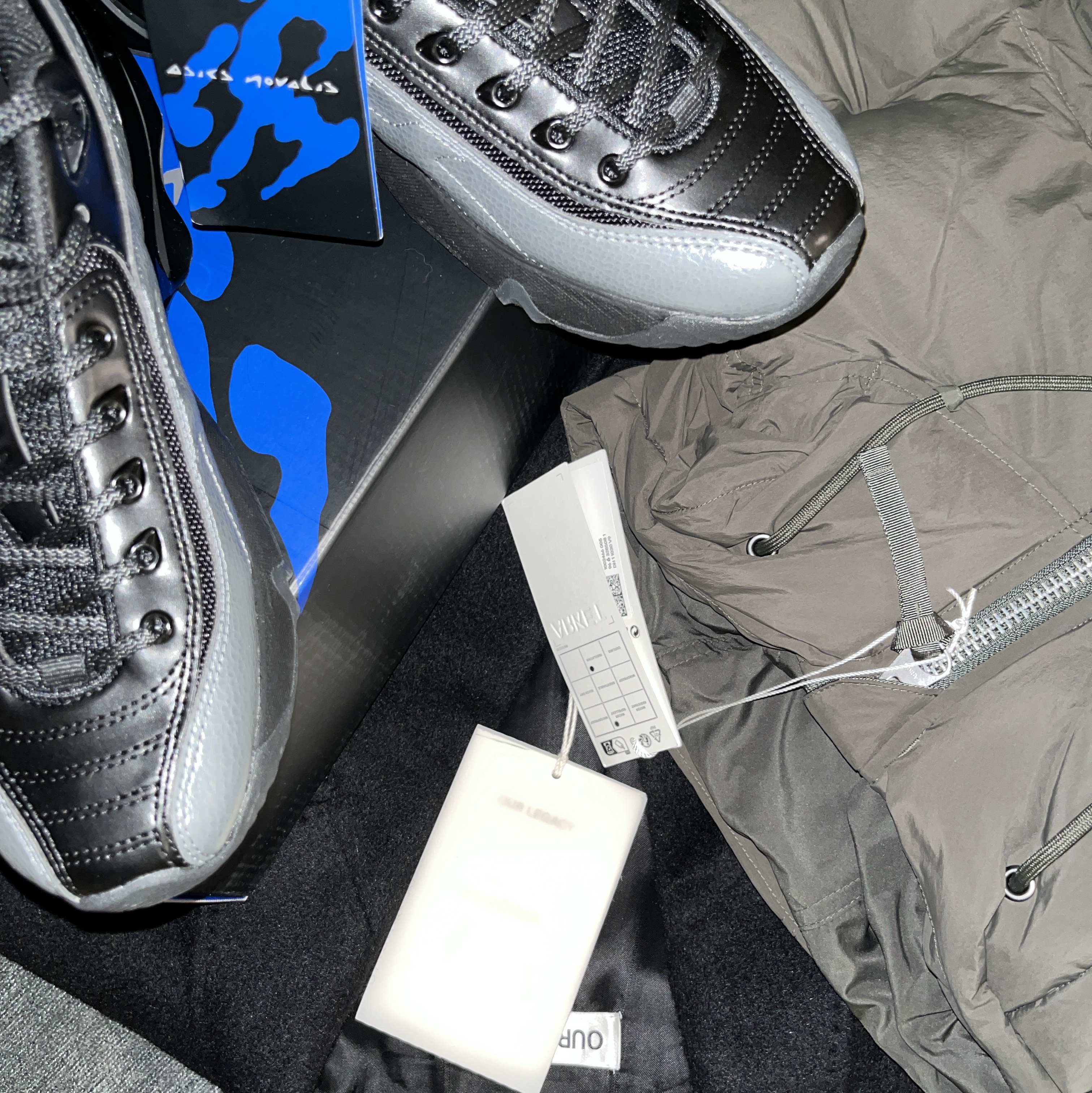 Asics x Kiko Kostadinov Novalis Gel-Teremoa Obsidian Black Smoke Shadow 착용 스타일
