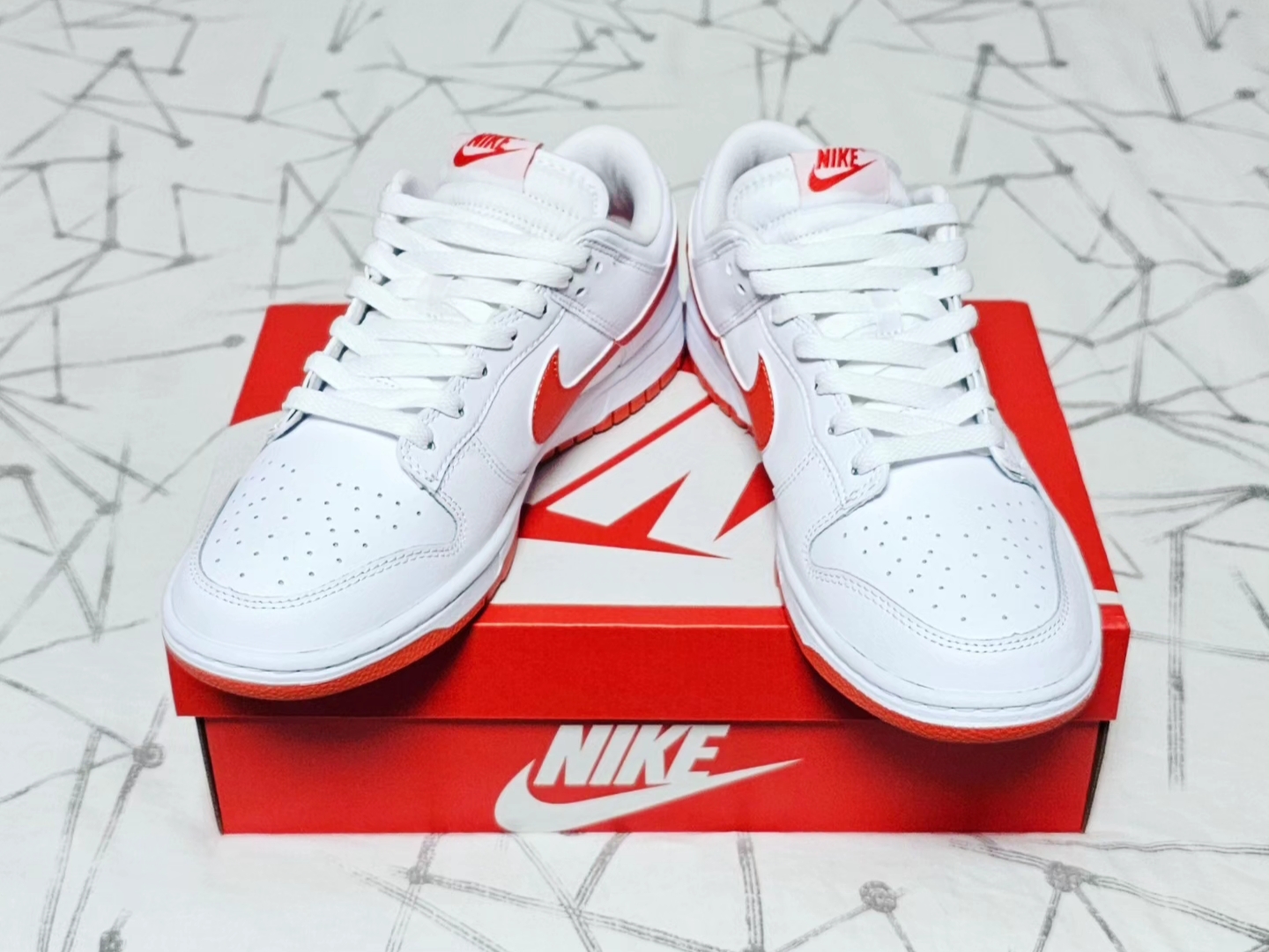 Nike Dunk Low Retro White Picante Red 착용 스타일 - 3