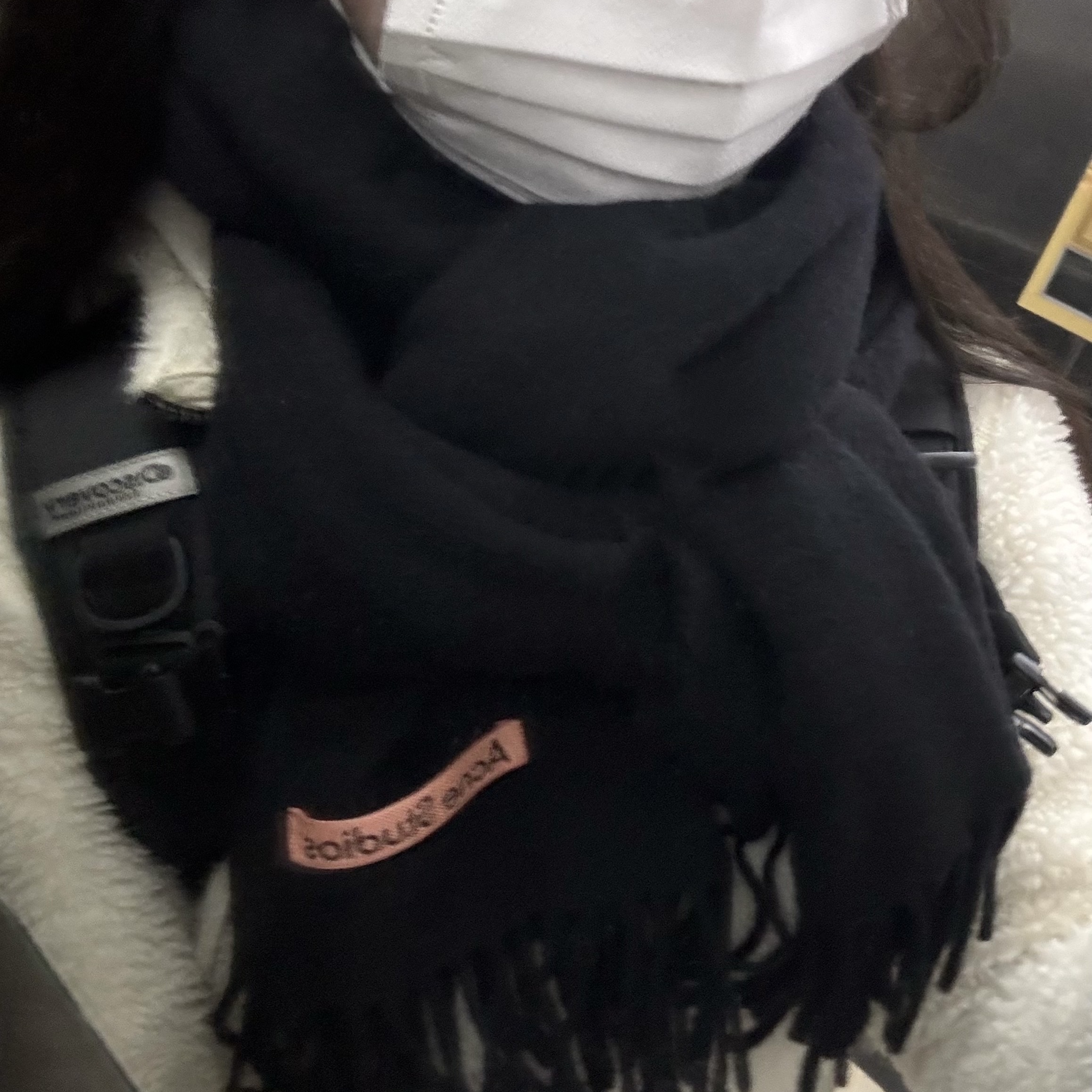 Acne Studios Wool Fringe Muffler Black 착용 스타일