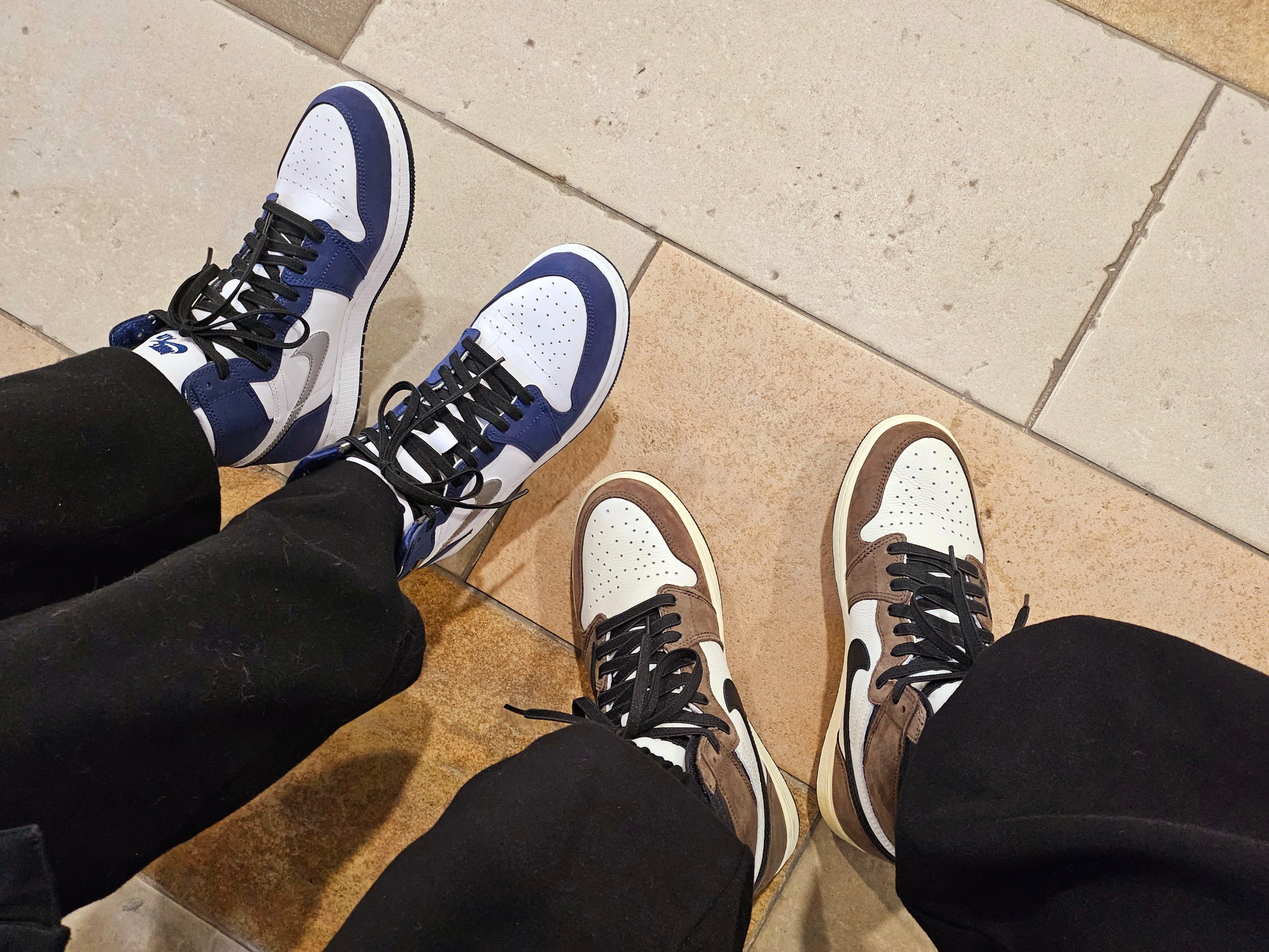 Jordan 1 Retro High OG CO.JP Midnight Navy, Jordan 1 x Travis Scott Retro High OG SP Mocha 착용 스타일 - 4