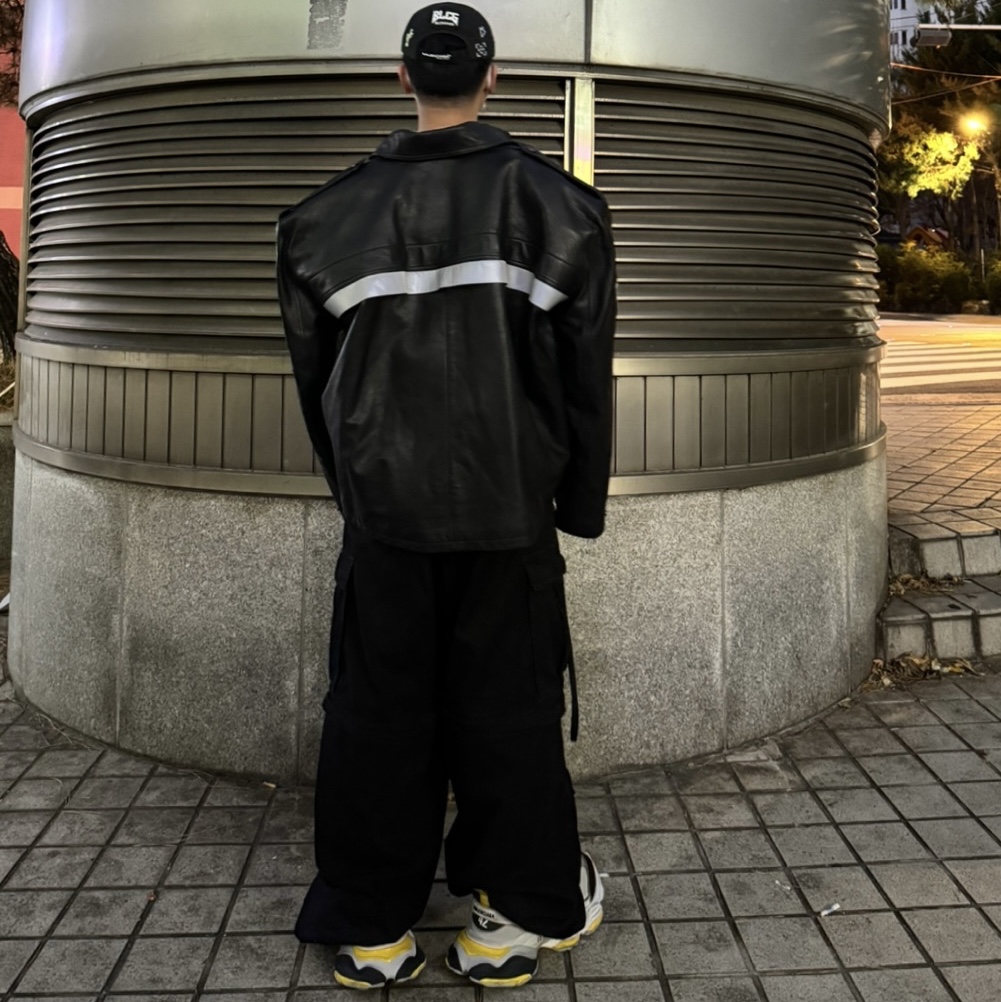 Balenciaga Paris Uniform Jacket Black, Balenciaga Cargo Sneakers Grey Black Yellow 착용 스타일 - 4