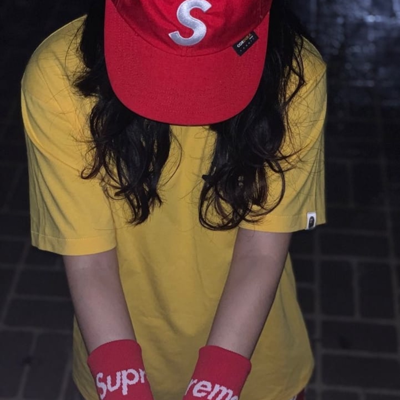 Supreme x Nike NBA Wristband Red (Pack of 2), Supreme x Nike NBA Wristband Black (Pack of 2) 착용 스타일 - 3