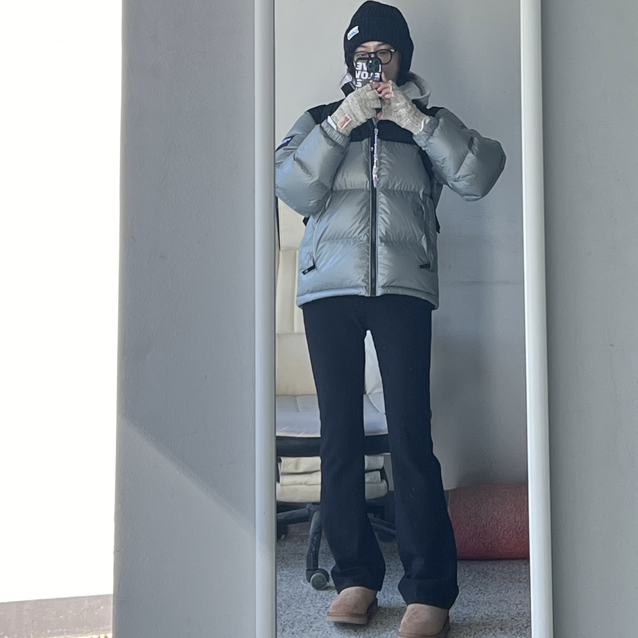(W) UGG Classic Ultra Mini Boots Chestnut, The North Face White Label Novelty Nuptse Down Jacket Avocado 착용 스타일 - 1
