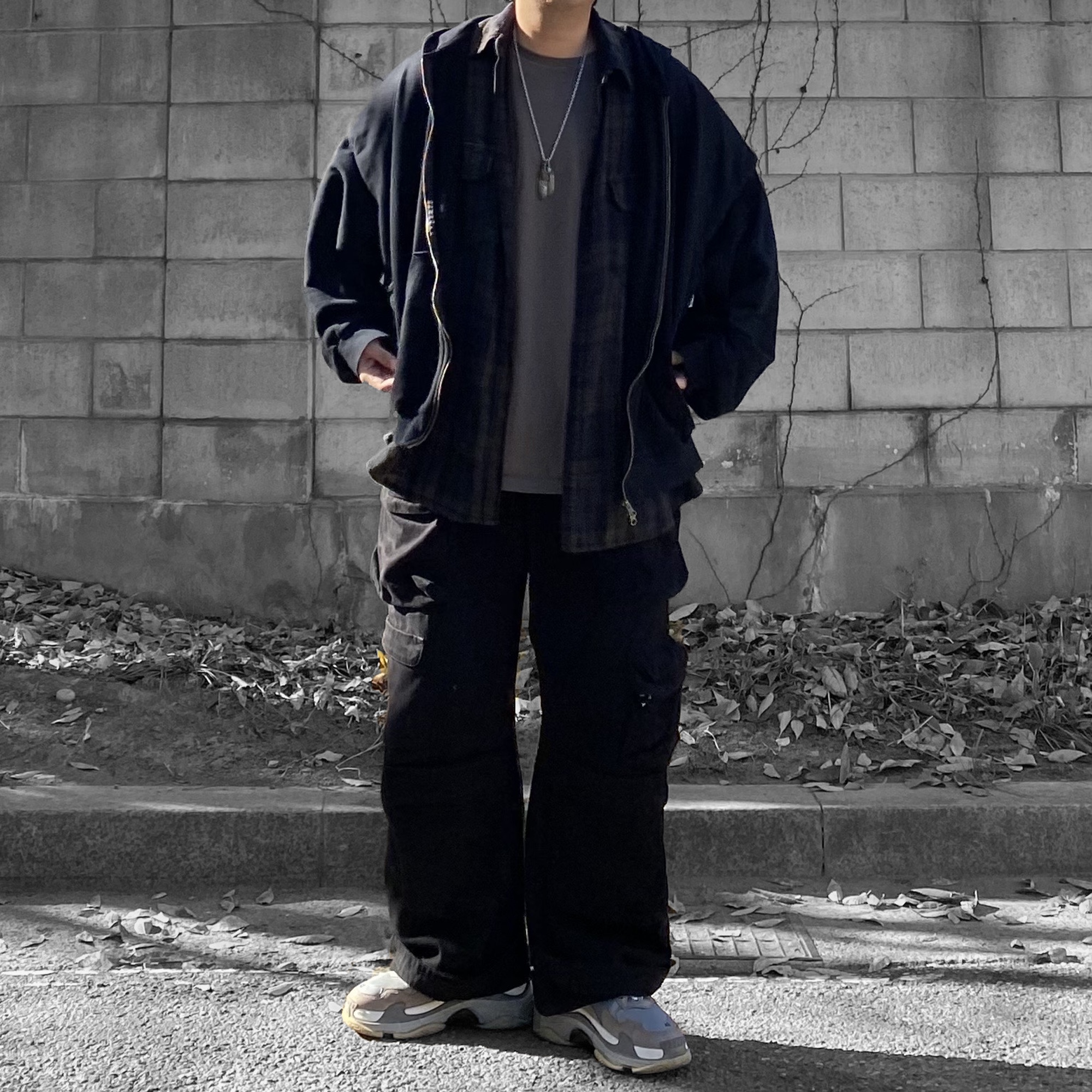 Undermycar Fisky Double Layered Shirts Hood Zip-Up Bronze Green - 23FW, Zara Utility Pocket Pants Black 착용 스타일 - 2