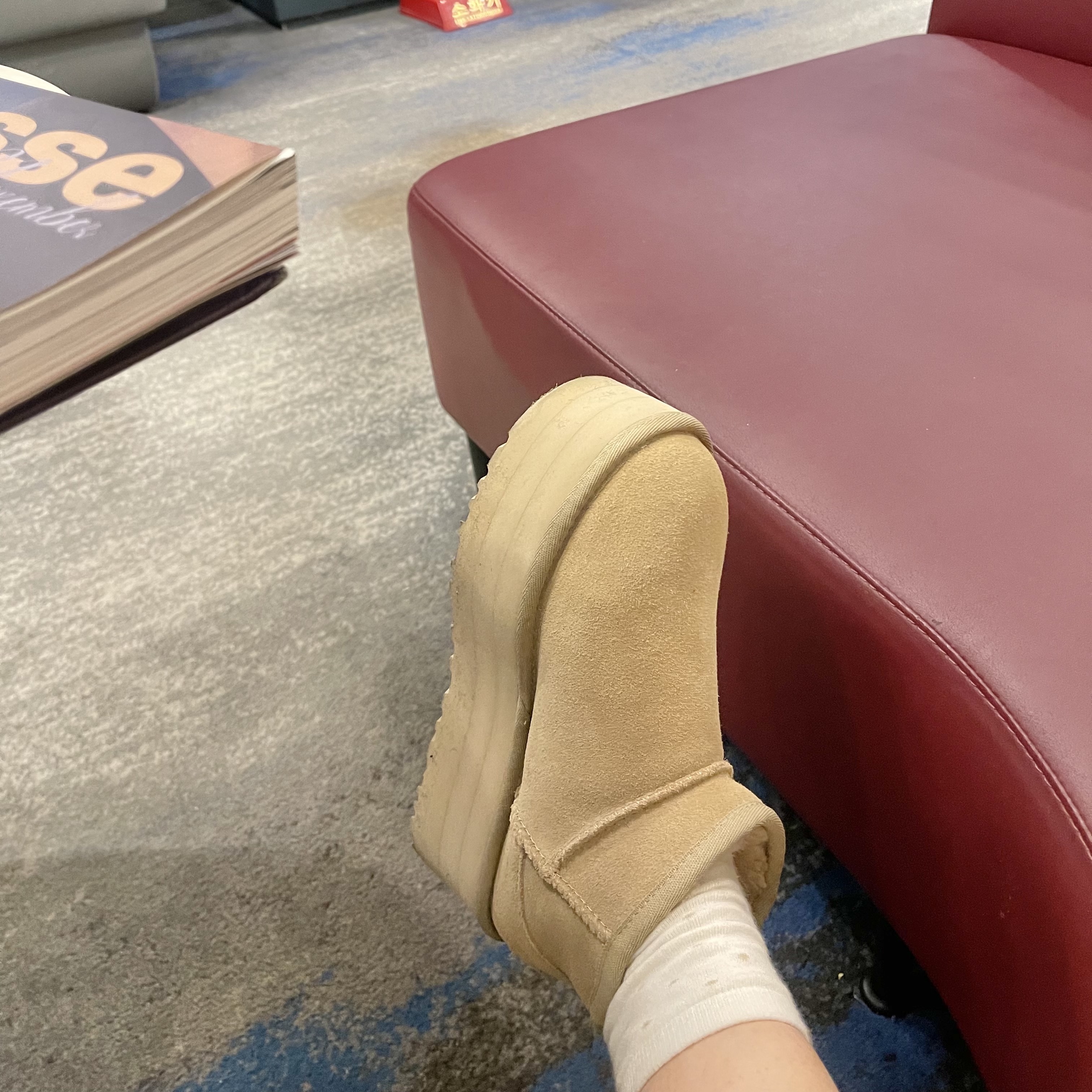 (W) UGG Classic Ultra Mini Platform Mustard Seed 착용 스타일