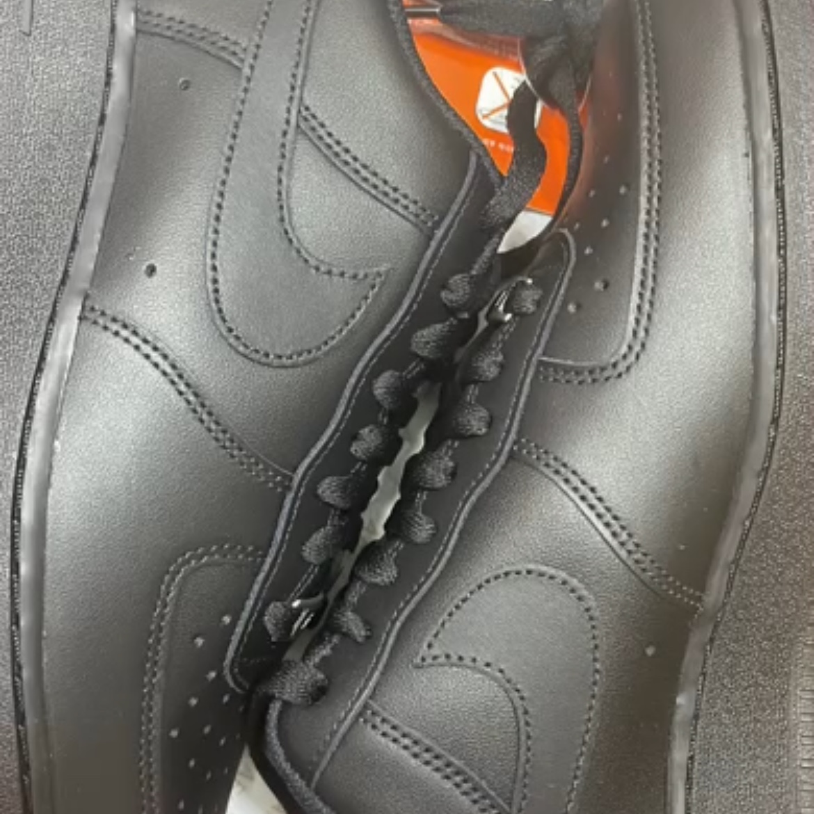 Nike Air Force 1 '07 Low Triple Black 착용 스타일