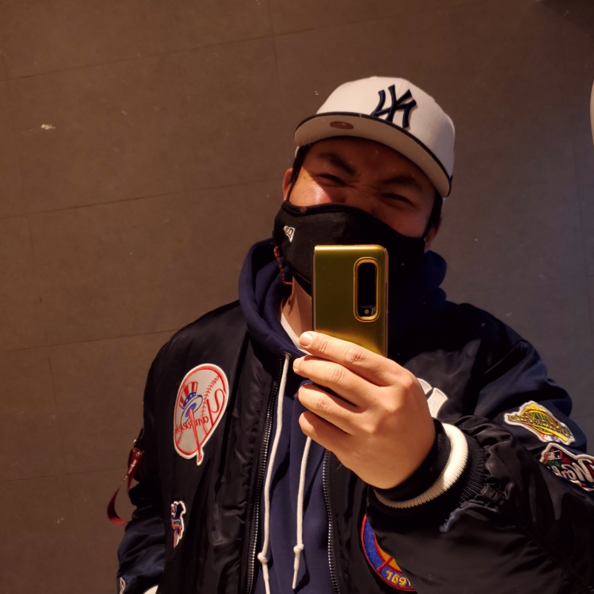 New Era x Alpha Industries x MLB New York Yankees MA-1 Bomber Jacket Replica Blue 착용 스타일 - 2