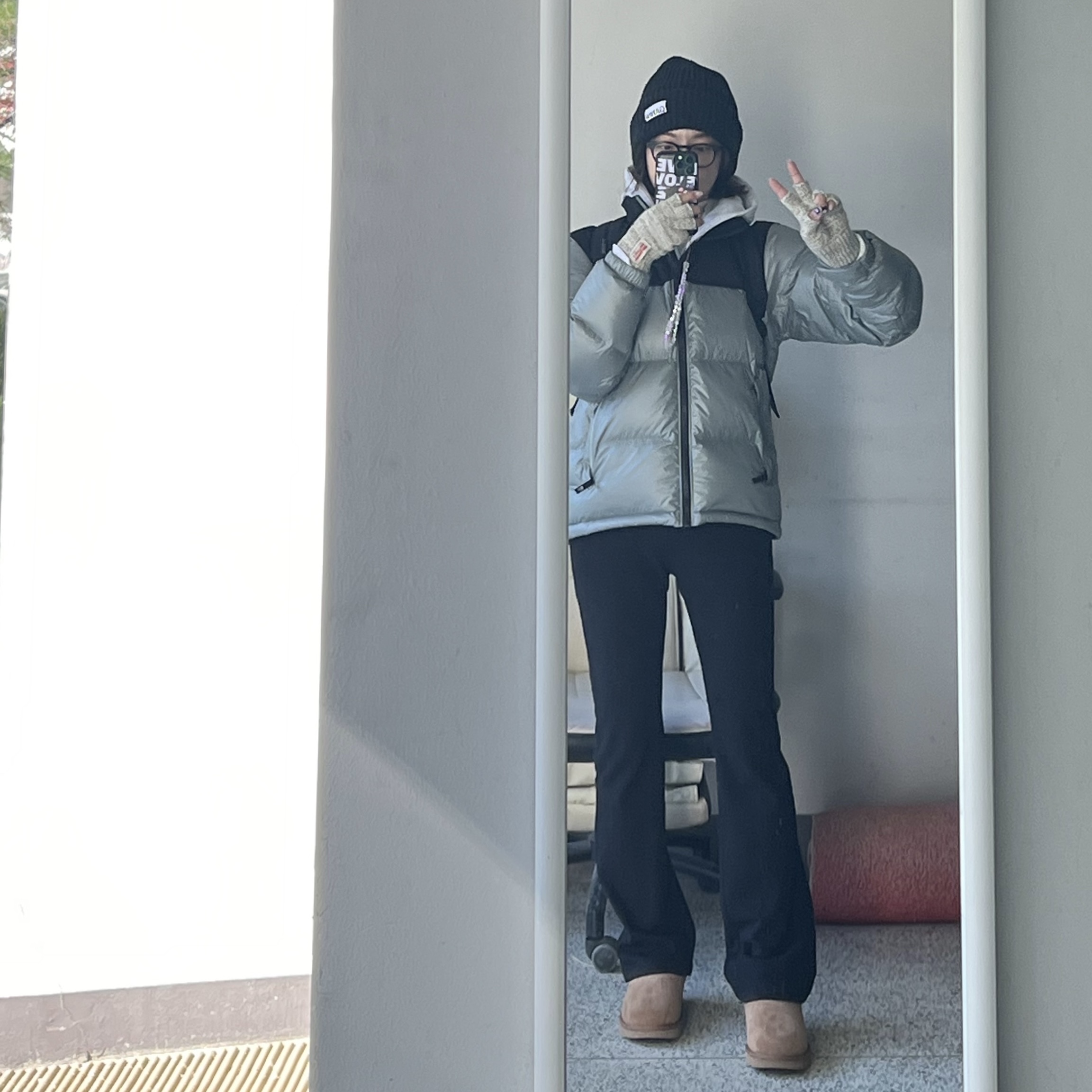 (W) UGG Classic Ultra Mini Boots Chestnut, The North Face White Label Novelty Nuptse Down Jacket Avocado 착용 스타일 - 2