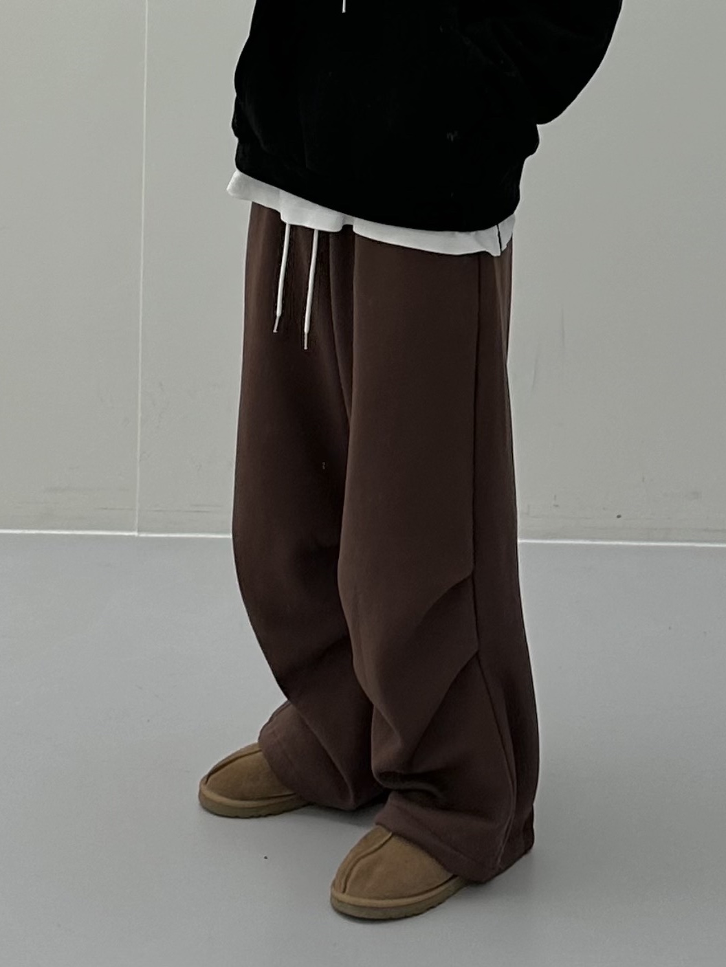 UGG Tasman Slipper Chestnut 착용 스타일 - 4