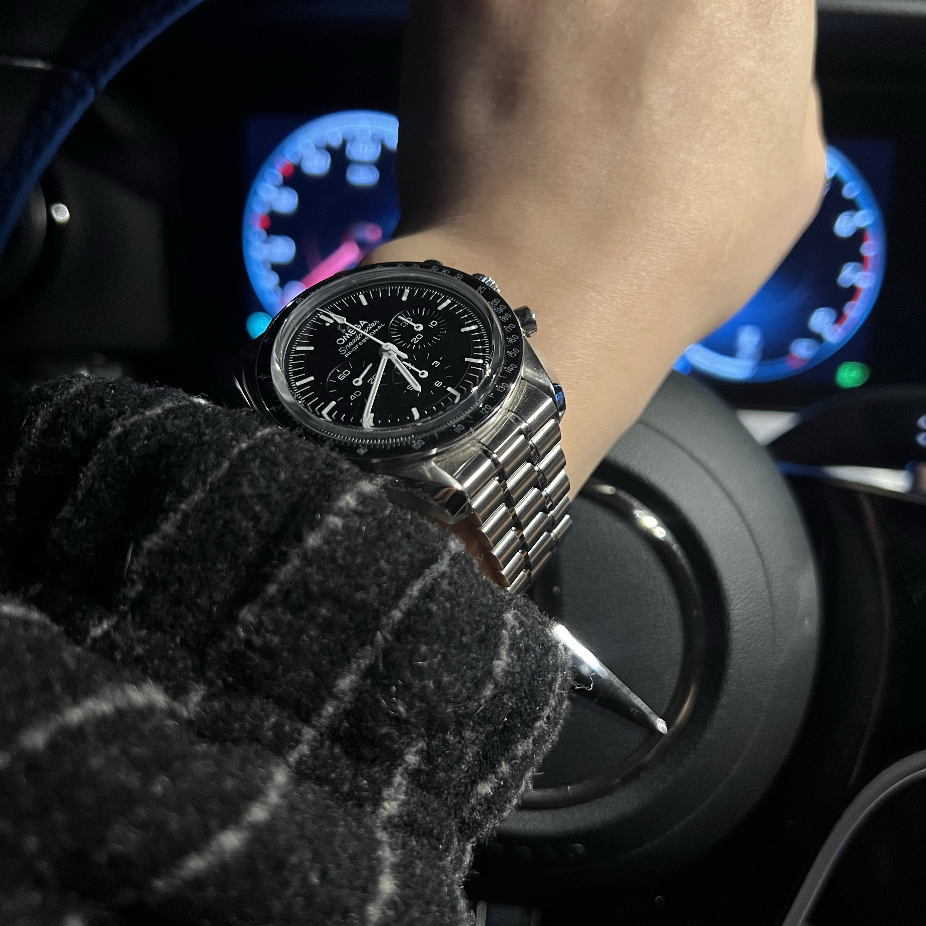 Omega Speedmaster Moonwatch Professional Co Axial Master Chronometer Chronograph Steel Black (Transparent Caseback Ver.), Nike x Stussy NRG Striped Wool Jacket Black (DR4023-010) 착용 스타일