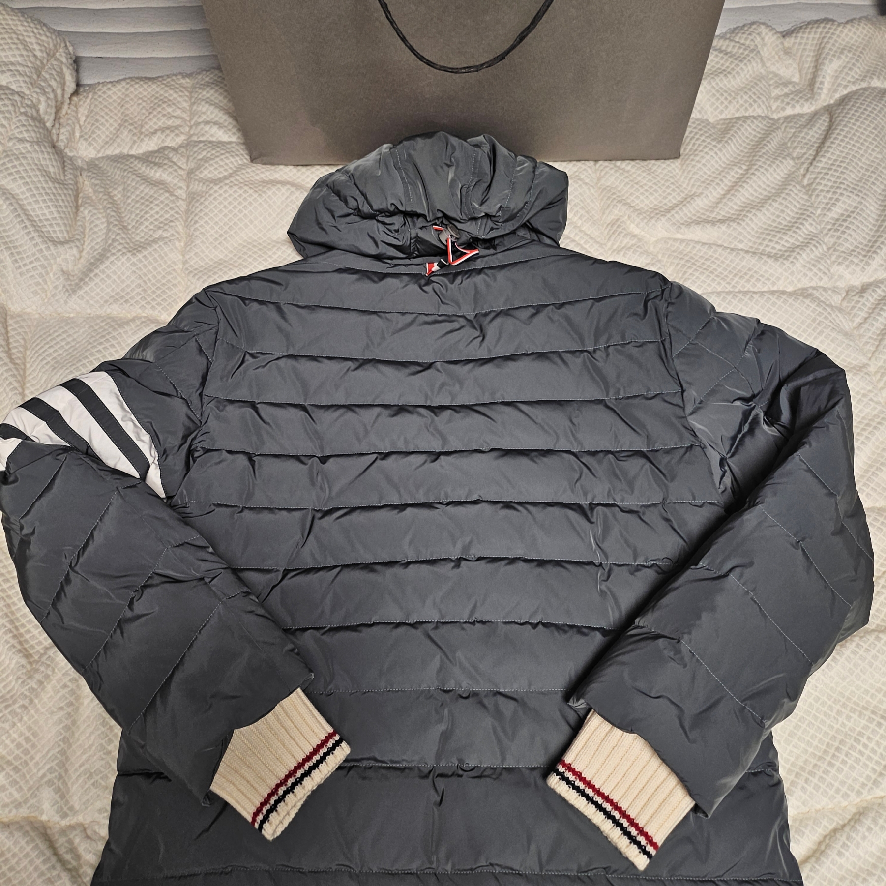 Thom Browne Poly Twill Down Filled 4-Bar Ski Jacket Grey 착용 스타일 - 1