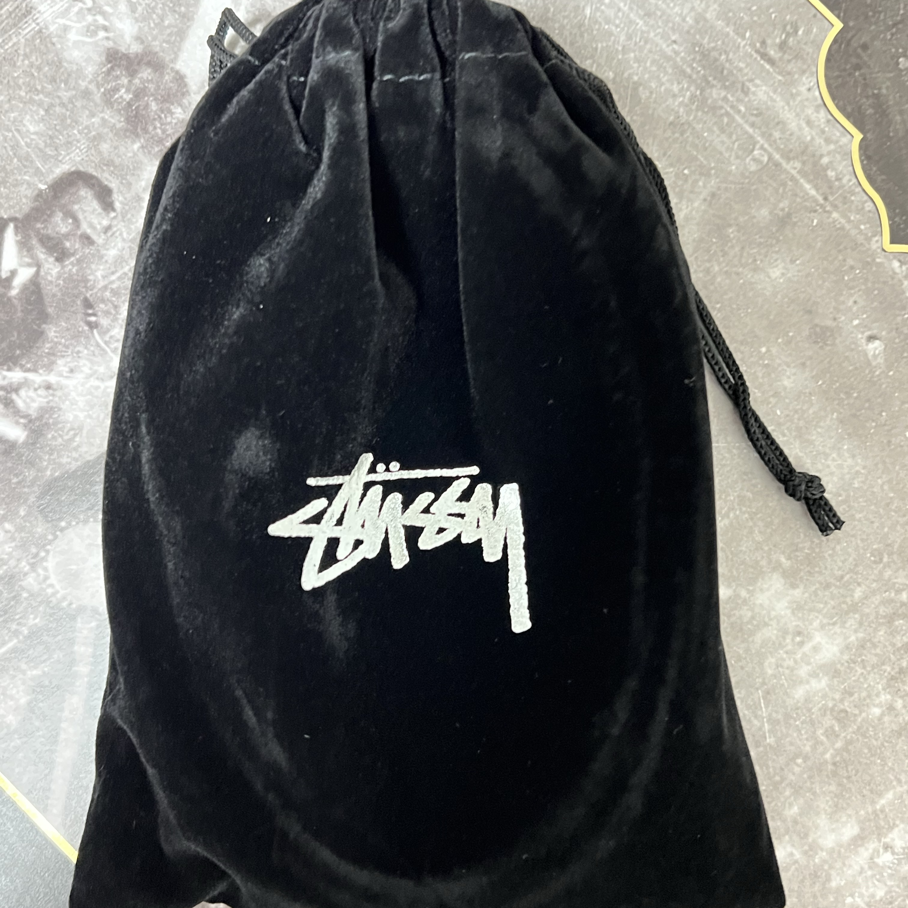 Stussy Manta Ray Print Overlay Belt Distressed Black 착용 스타일 - 3