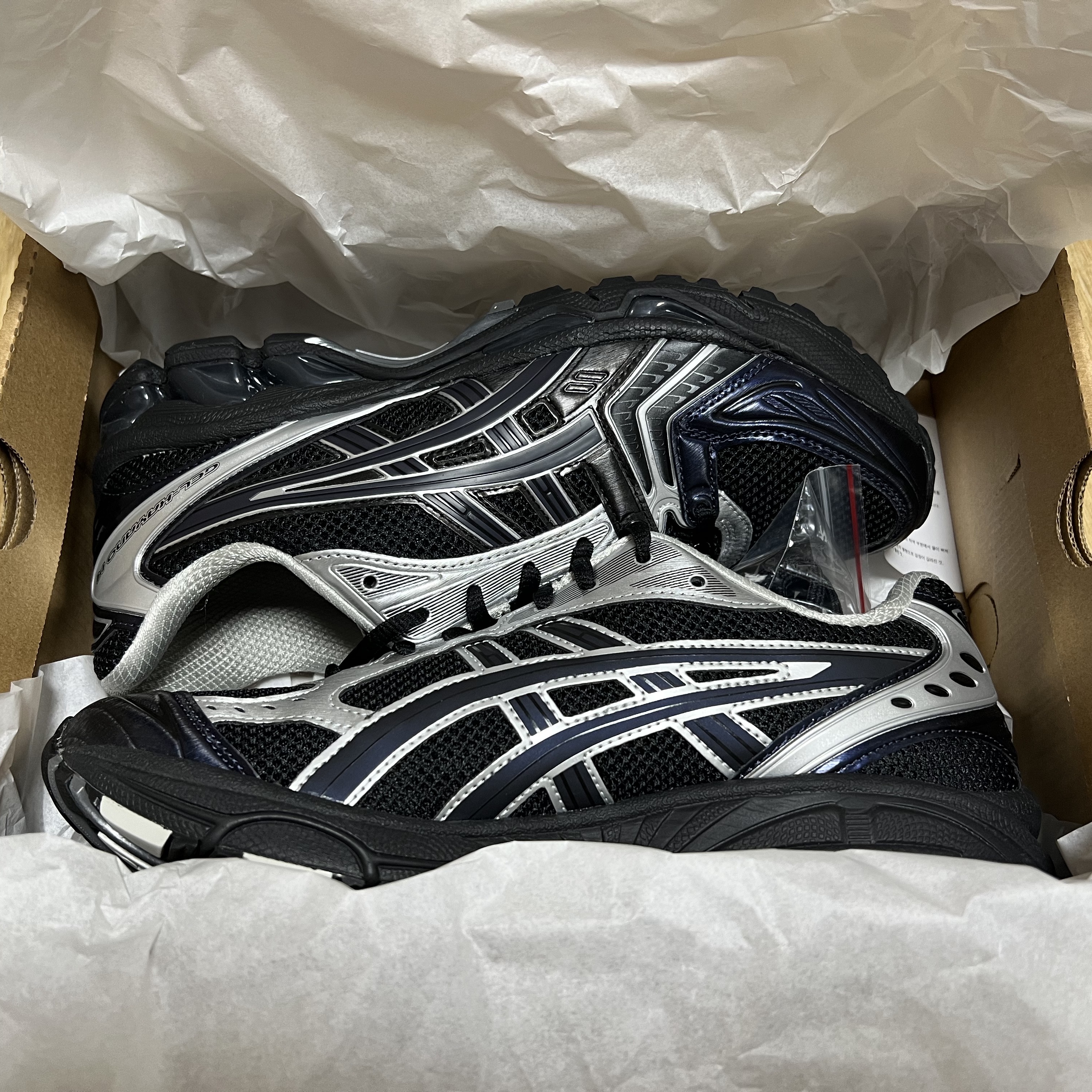 Asics x Atmos x Undermycar Gel-Kayano 14 Black Pure Silver 착용 스타일 - 1