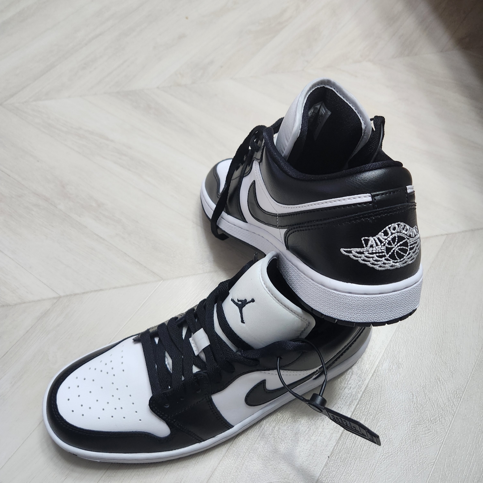 (W) Jordan 1 Low Black and White 착용 스타일