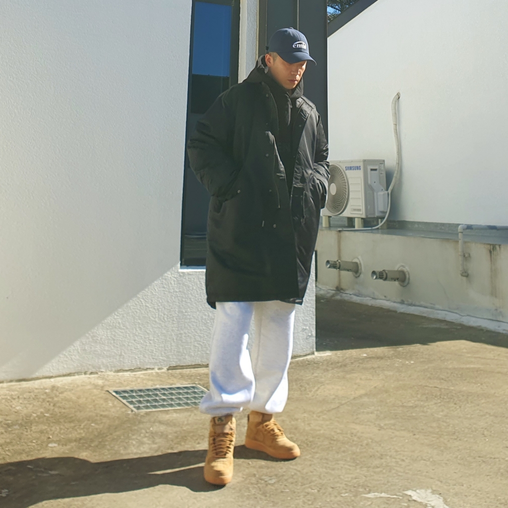 Emis New Logo Emis Cap Navy, Nike Air Force 1 High Flax 착용 스타일 - 3