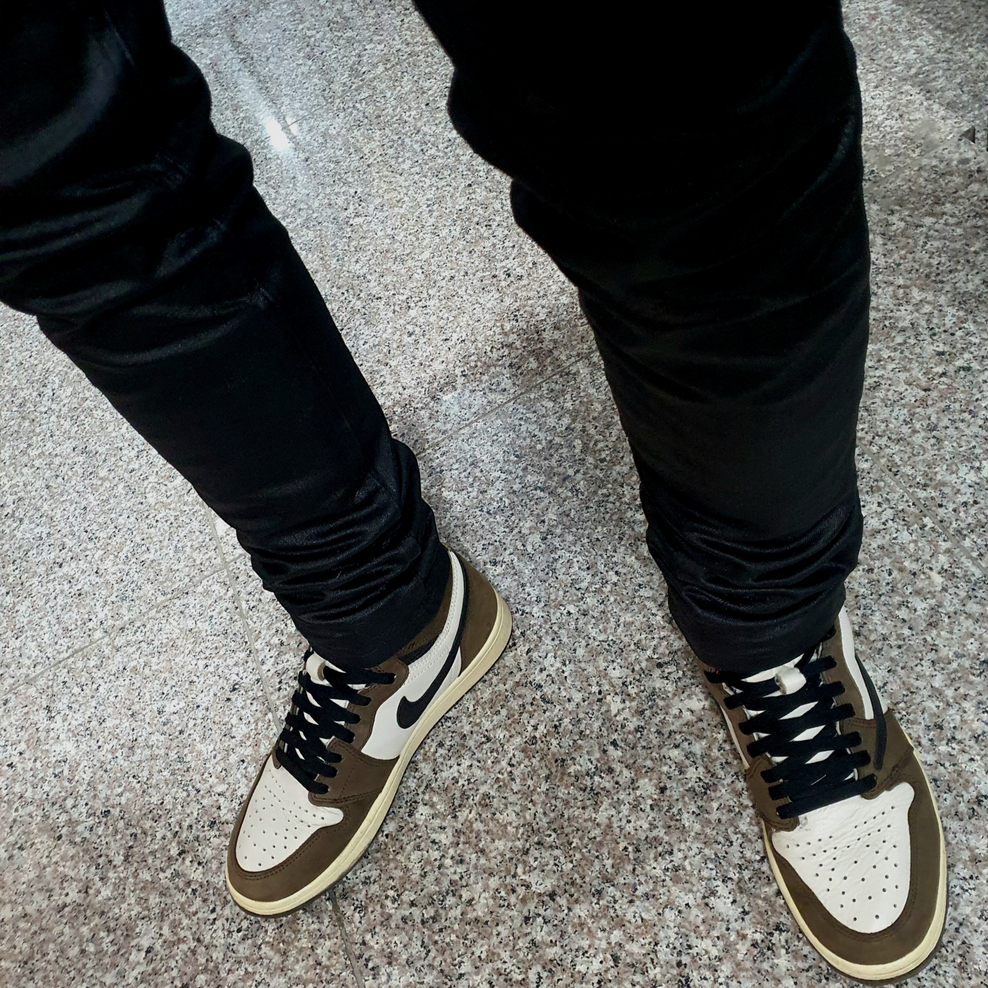 Jordan 1 x Travis Scott Retro High OG SP Mocha 착용 스타일