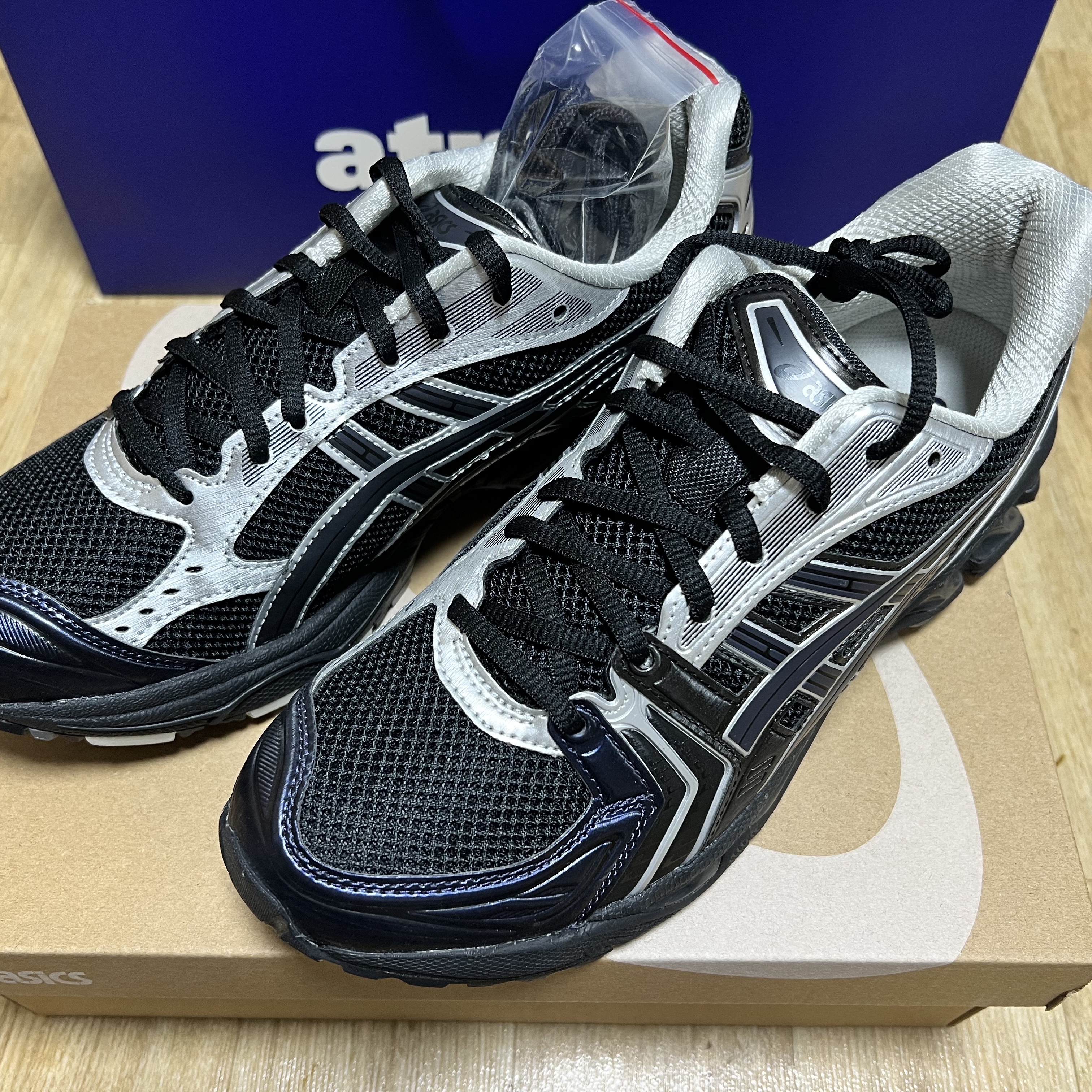Asics x Atmos x Undermycar Gel-Kayano 14 Black Pure Silver 착용 스타일 - 2