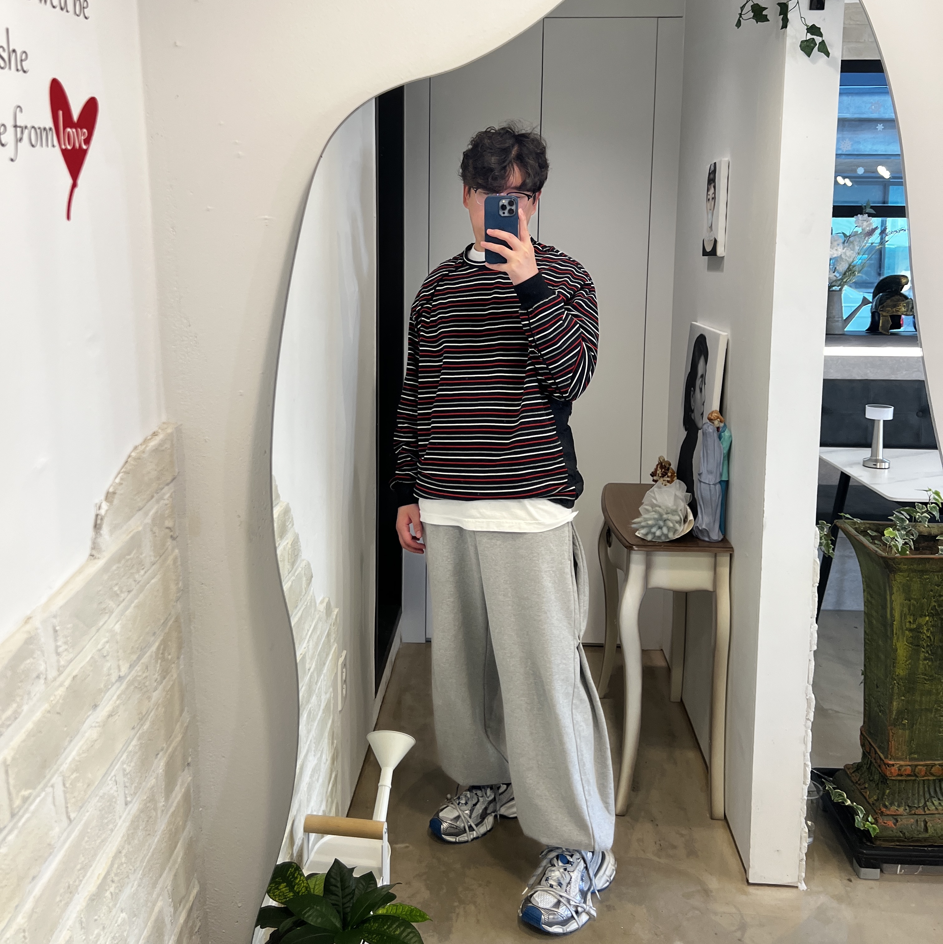 Balenciaga 3XL Sneakers Grey White Blue 착용 스타일