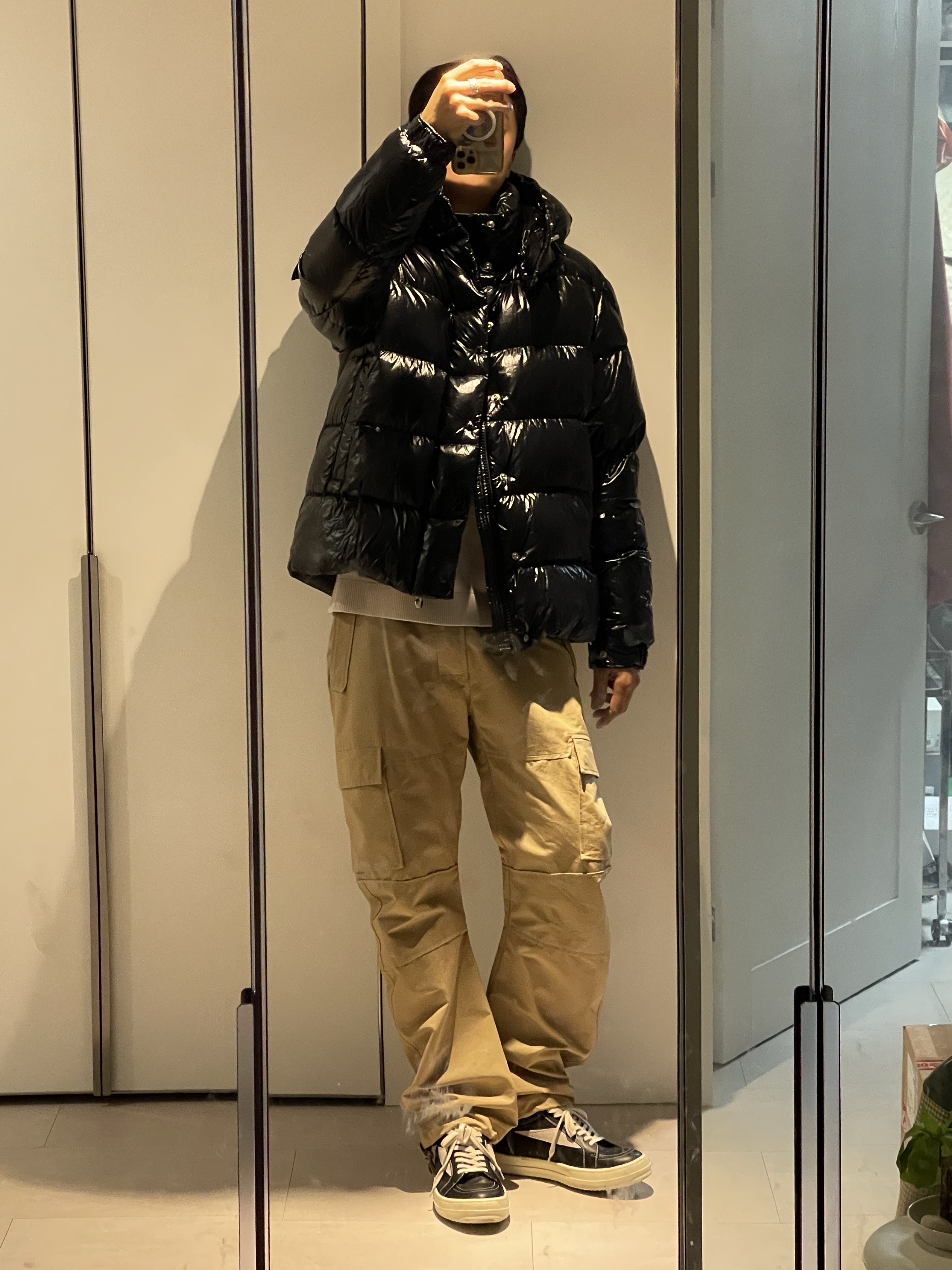 Moncler Maya 70 Short Down Jacket Black - 22FW, Rick Owens Luxor Vintage Sneakers Black Milk 착용 스타일
