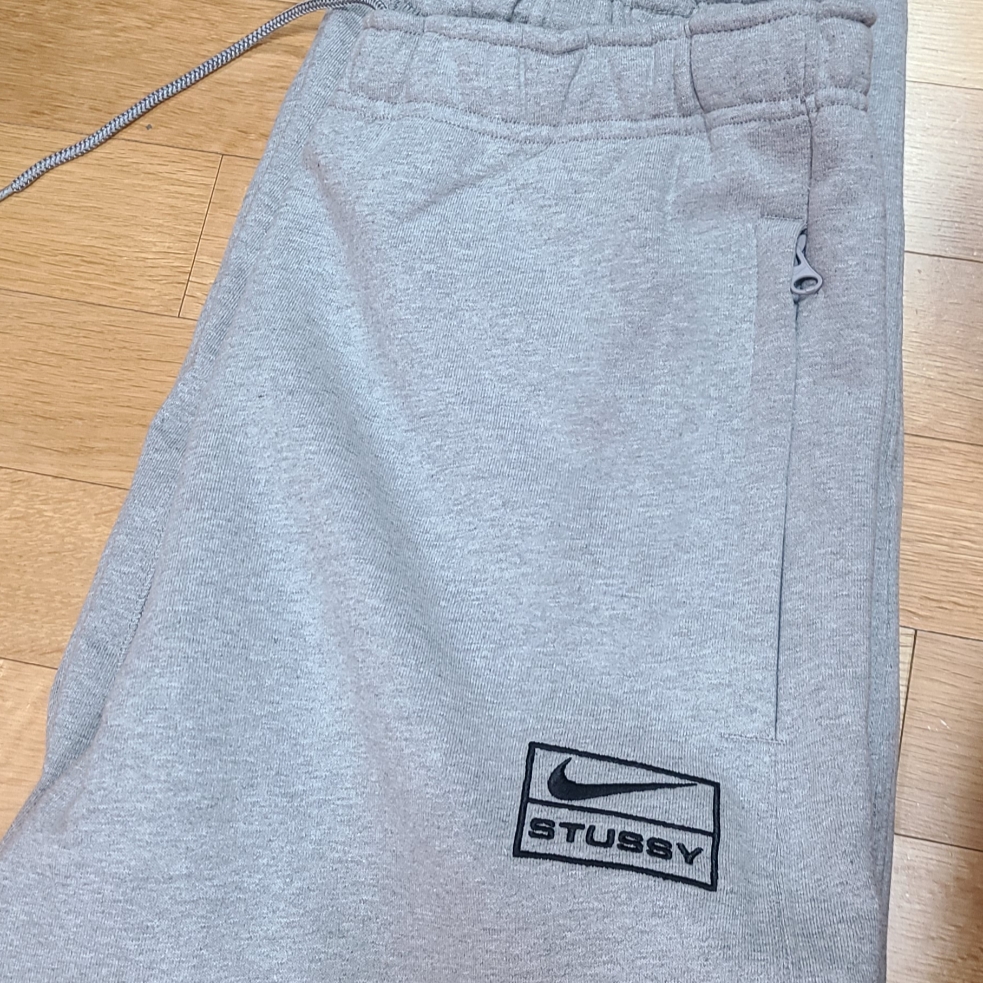 Nike x Stussy NRG Fleece Pants Dark Grey Heather (DO9340-063) 착용 스타일