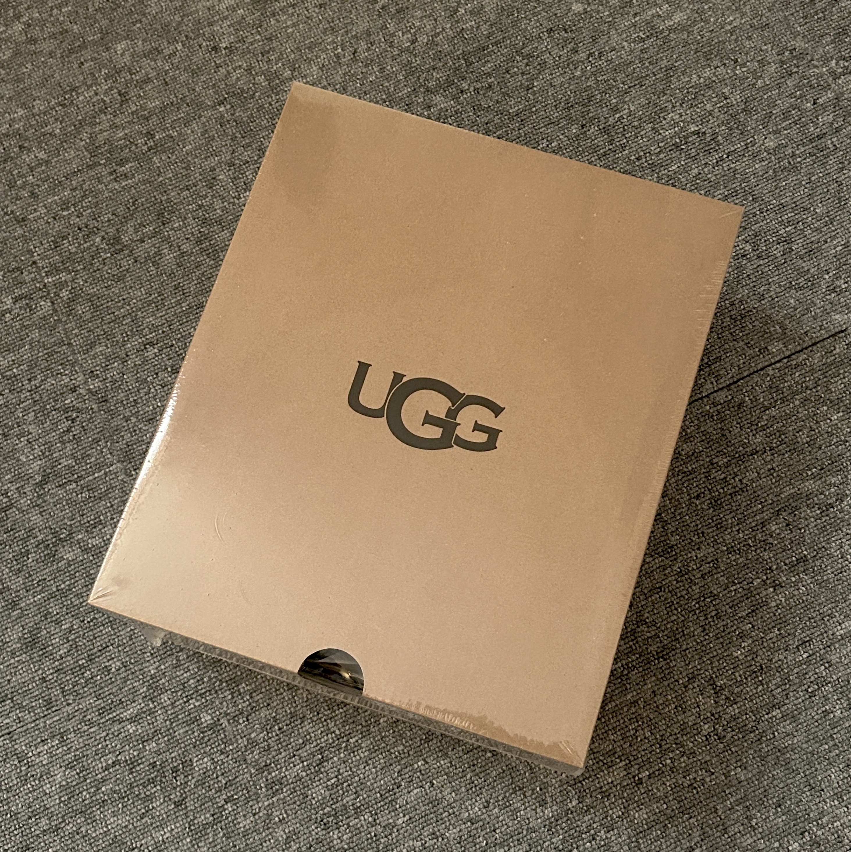 (W) UGG Classic Ultra Mini Boots Chestnut, Emis New Logo Hoodie Black 착용 스타일 - 3