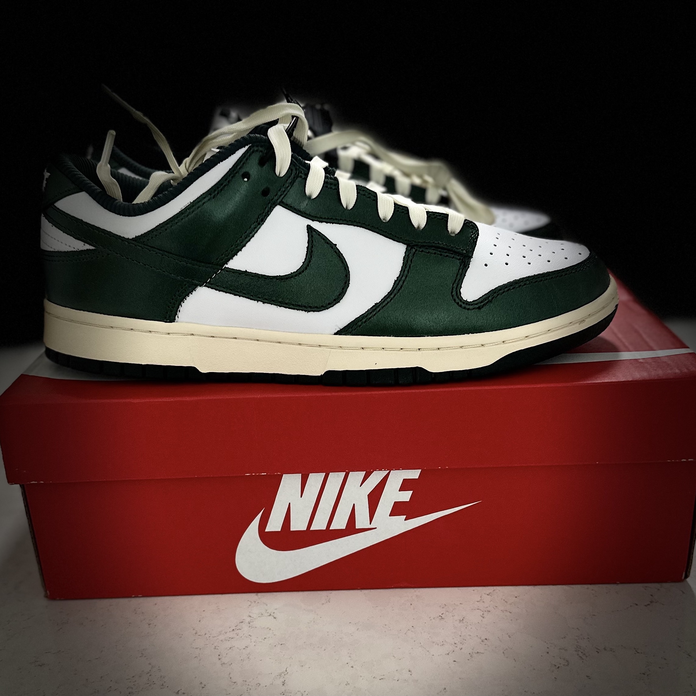 (W) Nike Dunk Low Vintage Green 착용 스타일 - 3