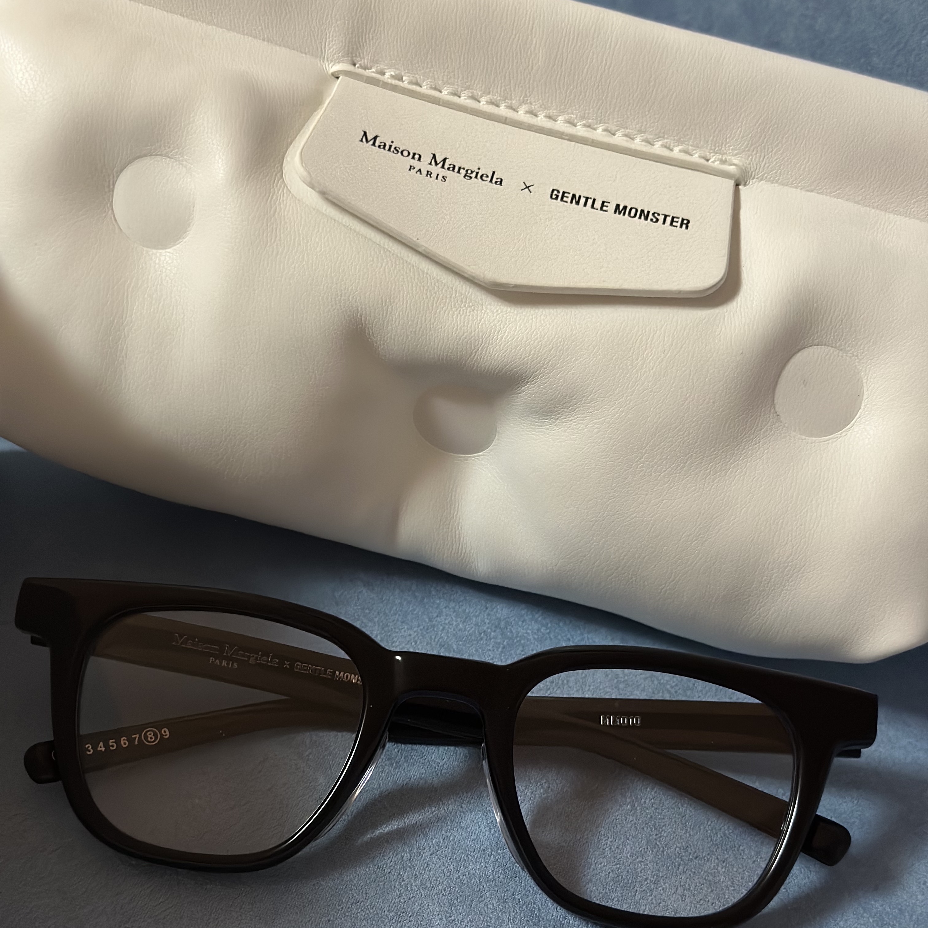 Gentle Monster x Maison Margiela MM010 Clear Black 착용 스타일 - 4