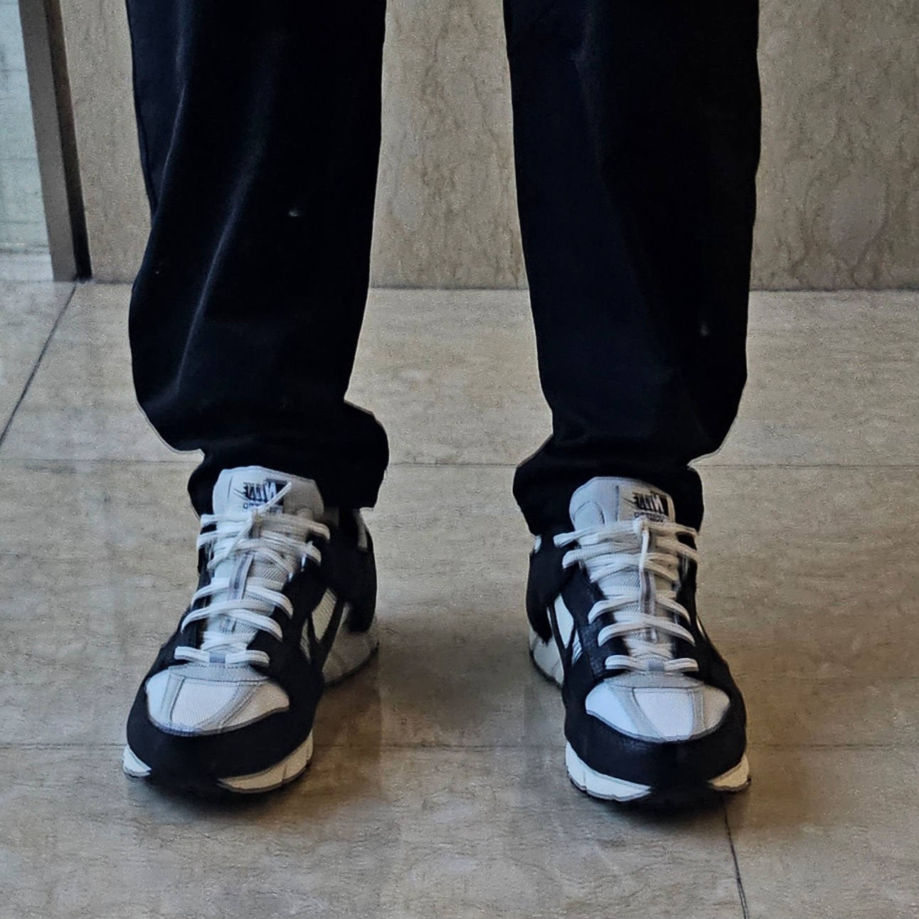 (W) Nike Zoom Vomero 5 Wolf Grey and Black 착용 스타일